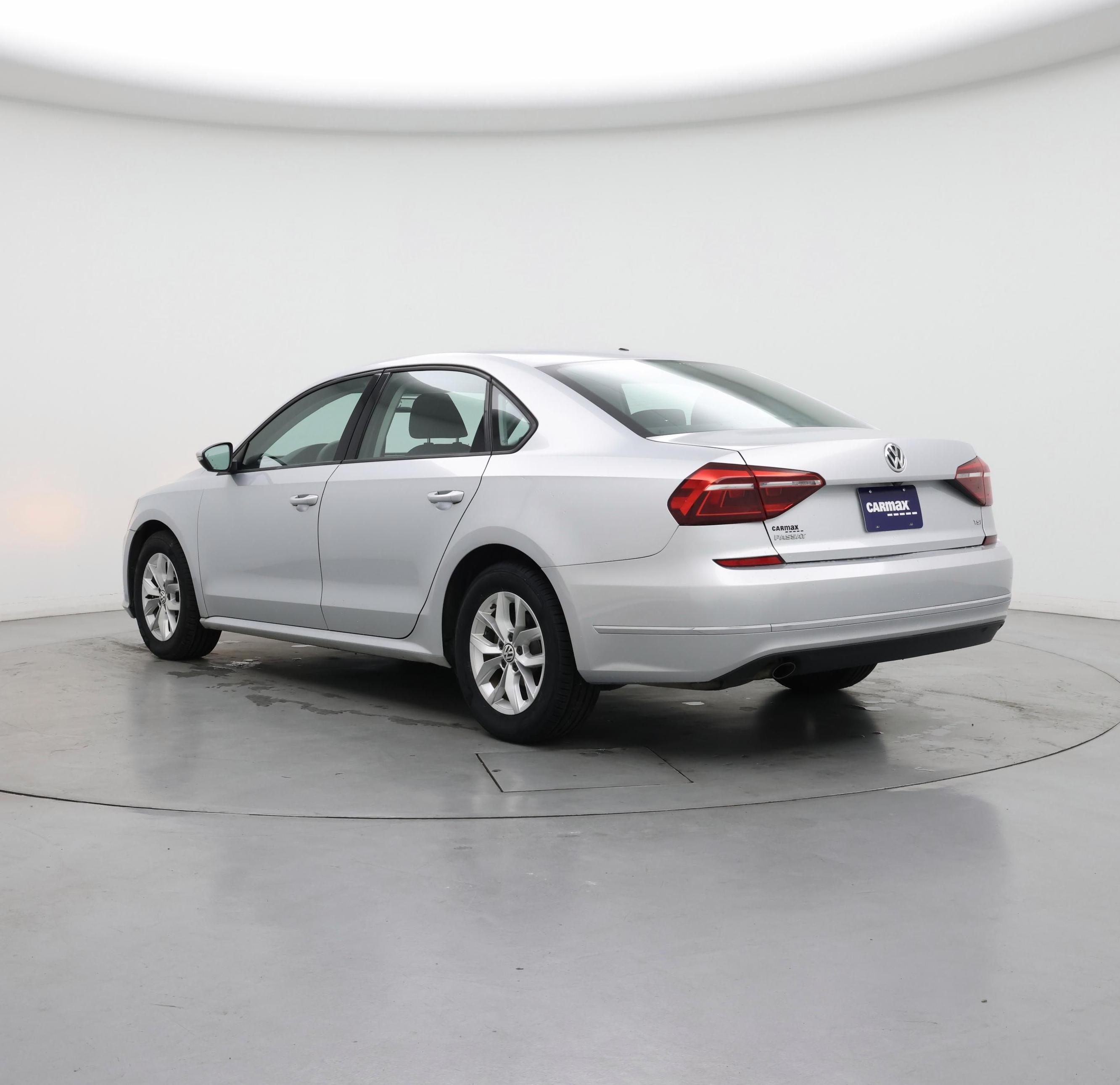 Thumbnail: 2018 Volkswagen Passat - 2