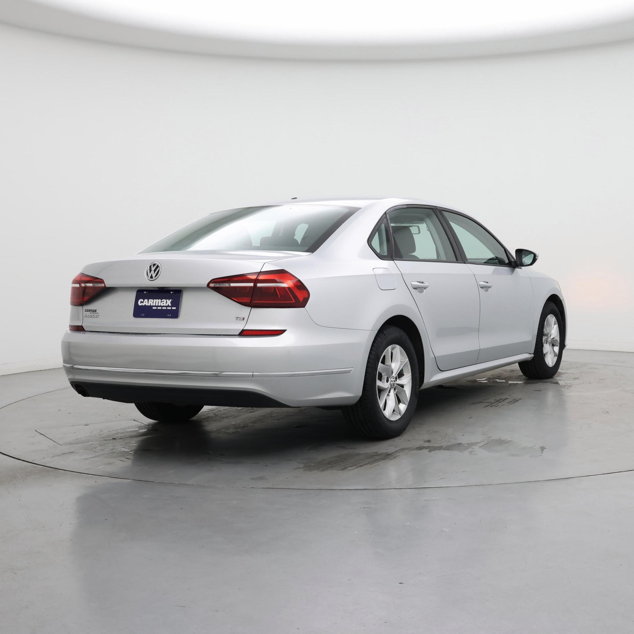 Thumbnail: 2018 Volkswagen Passat - 8