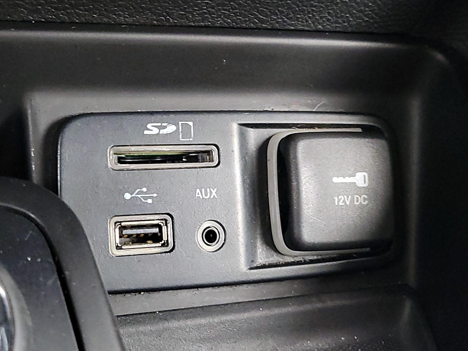 Thumbnail: 2015 Jeep Cherokee - 18