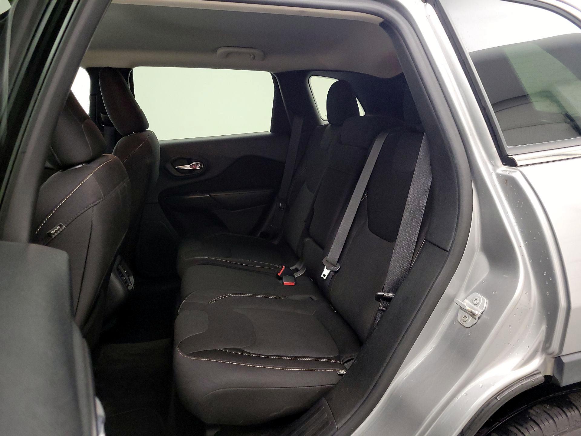 Thumbnail: 2015 Jeep Cherokee - 19