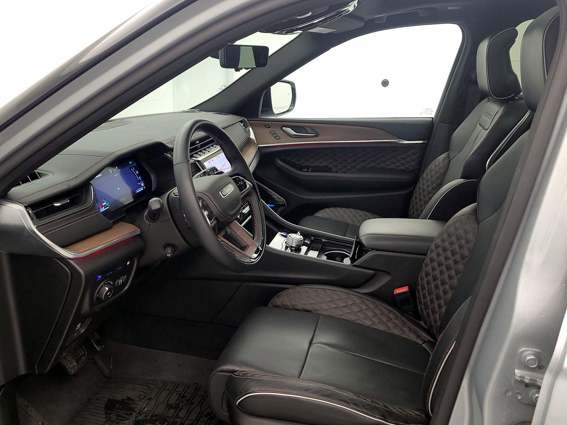 Thumbnail: 2022 Jeep Grand Cherokee - 11