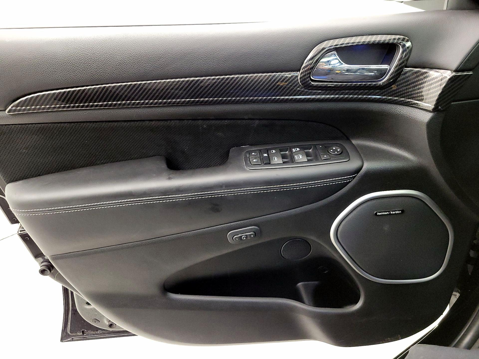 Thumbnail: 2016 Jeep Grand Cherokee - 12