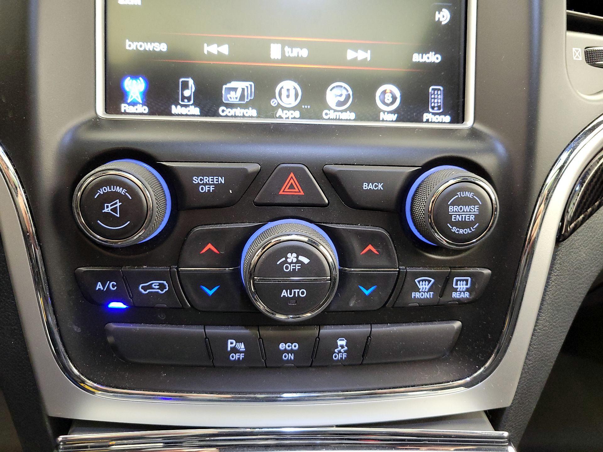 Thumbnail: 2016 Jeep Grand Cherokee - 17