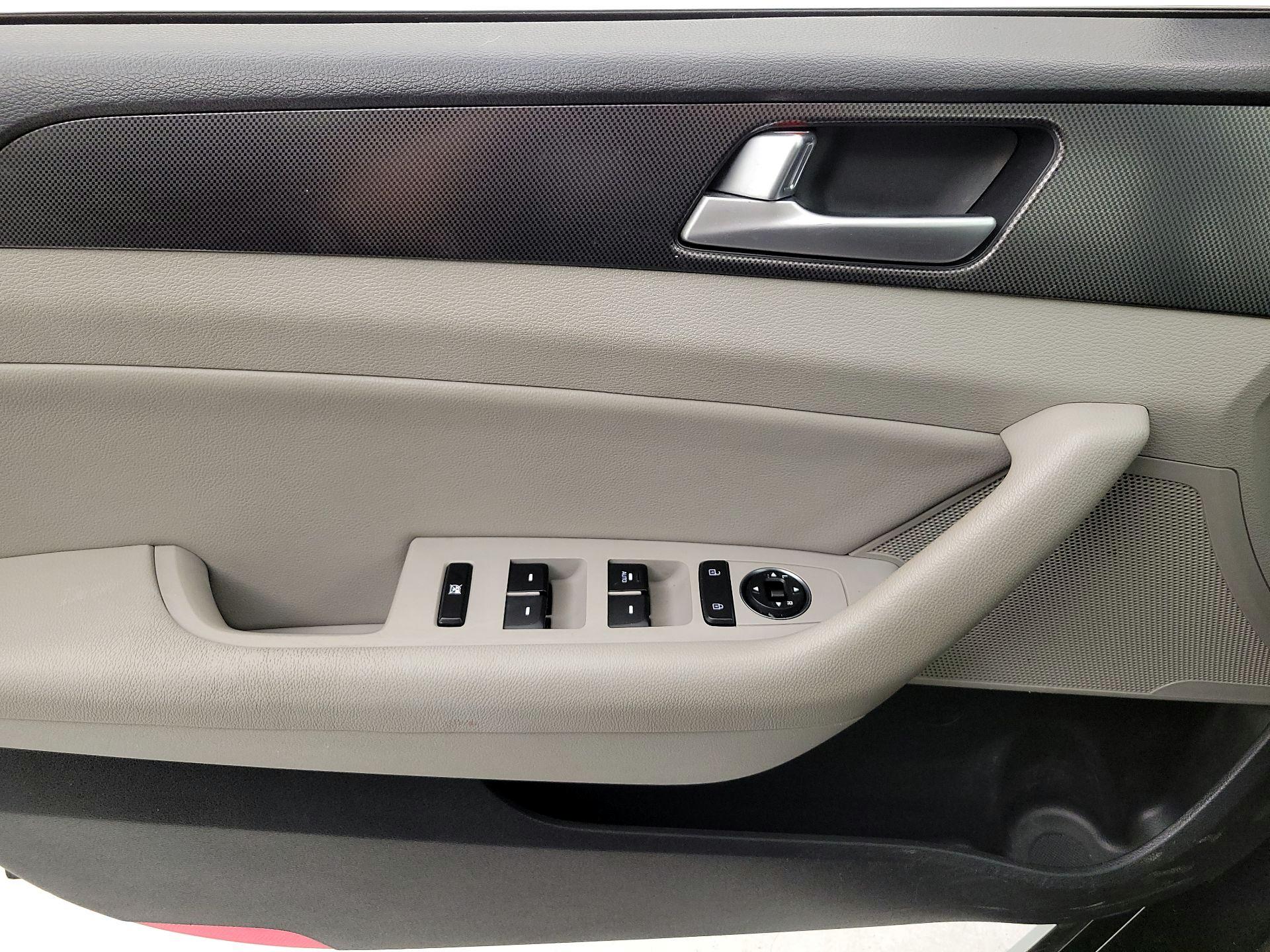 Thumbnail: 2015 Hyundai Sonata - 12