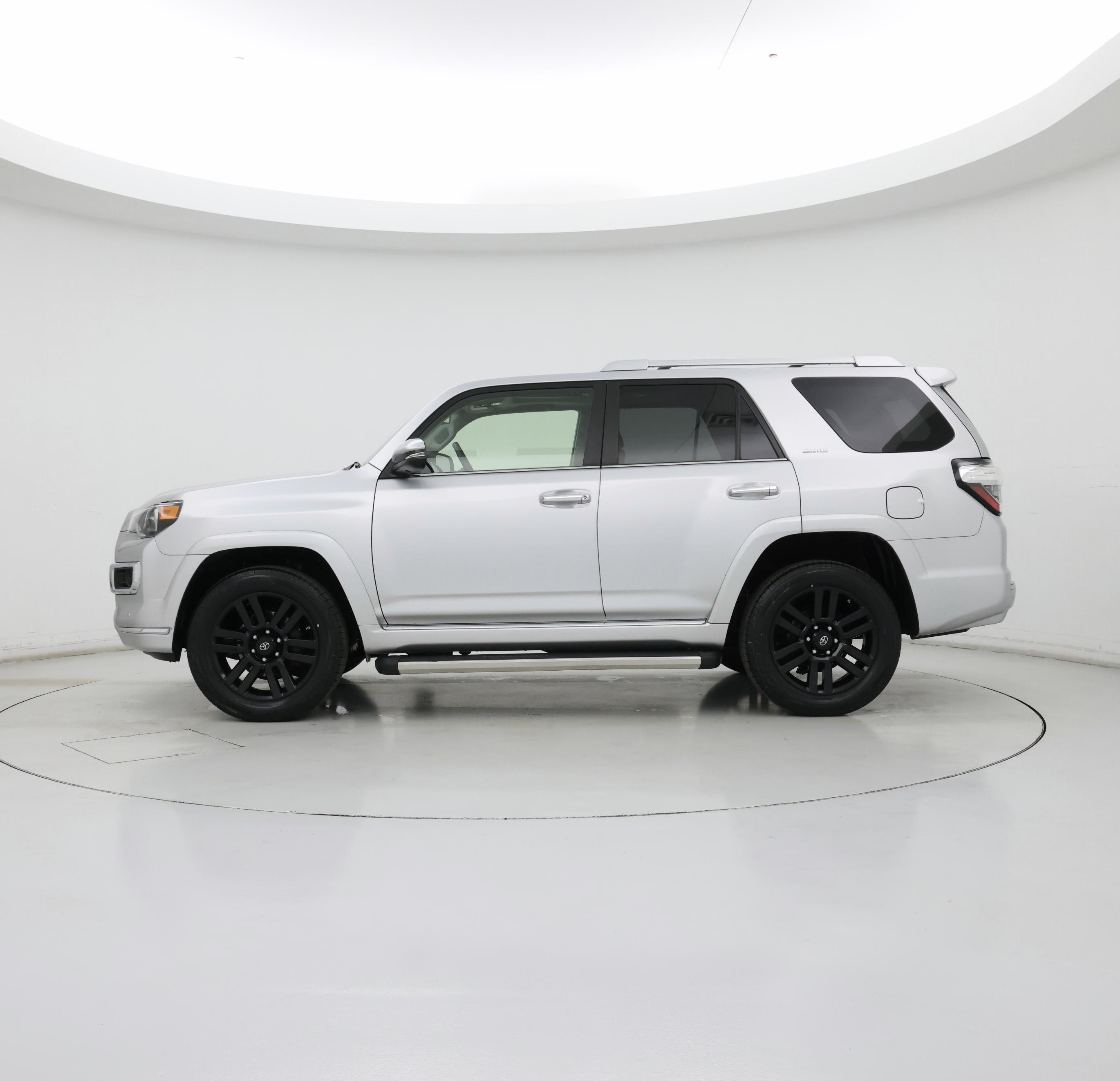 Thumbnail: 2018 Toyota 4Runner - 3
