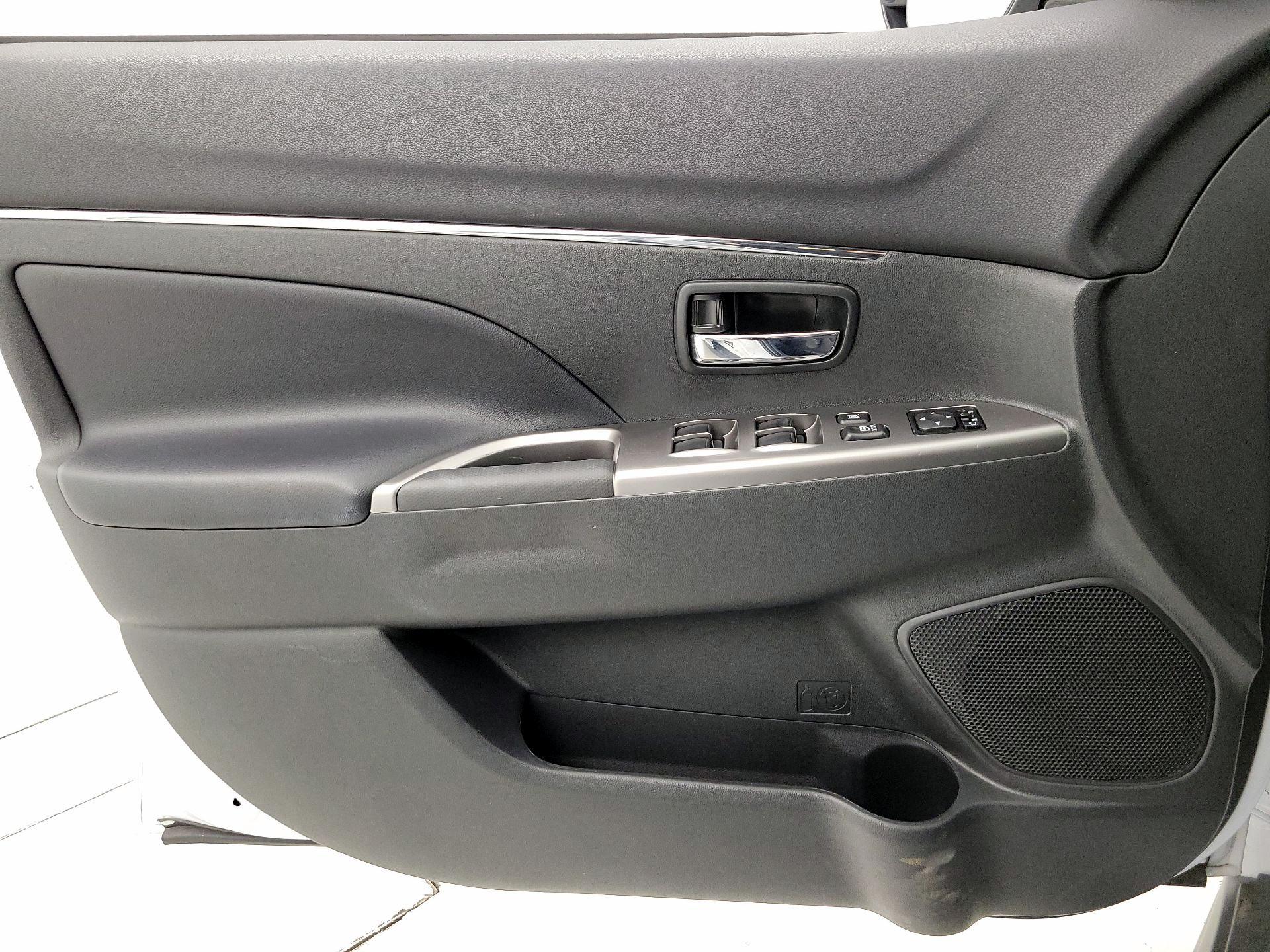 Thumbnail: 2023 Mitsubishi Outlander Sport - 12