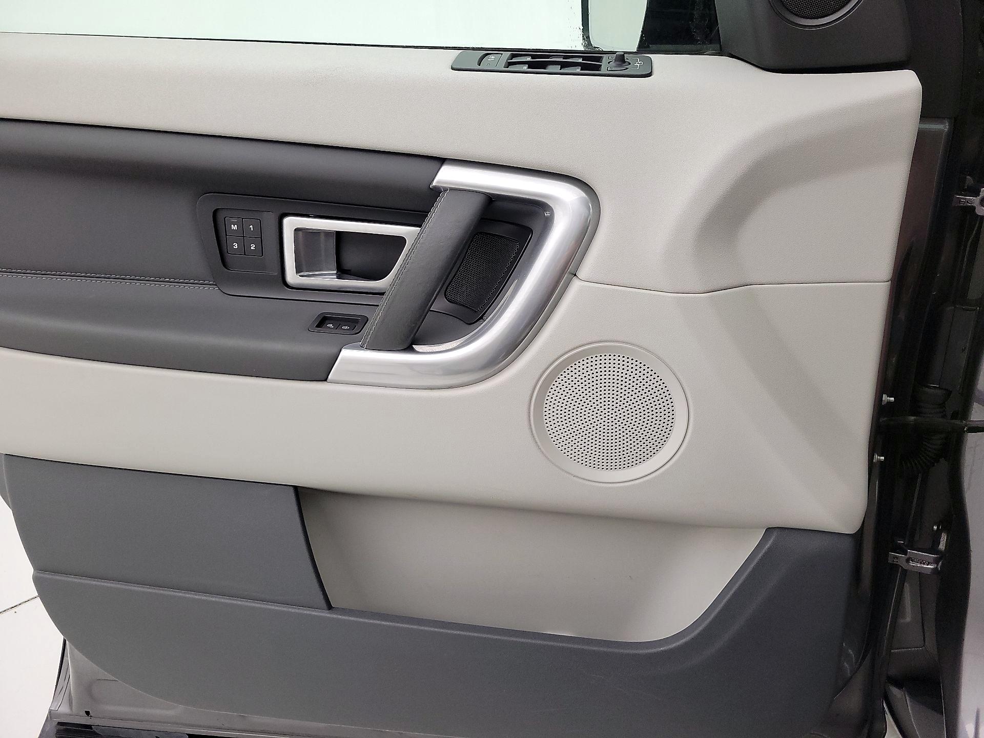 Thumbnail: 2018 Land Rover Discovery Sport - 12