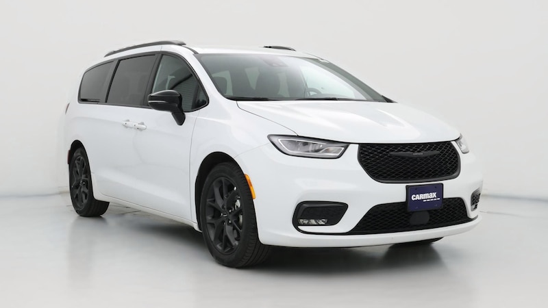 2024 Chrysler Pacifica Touring L Hero Image