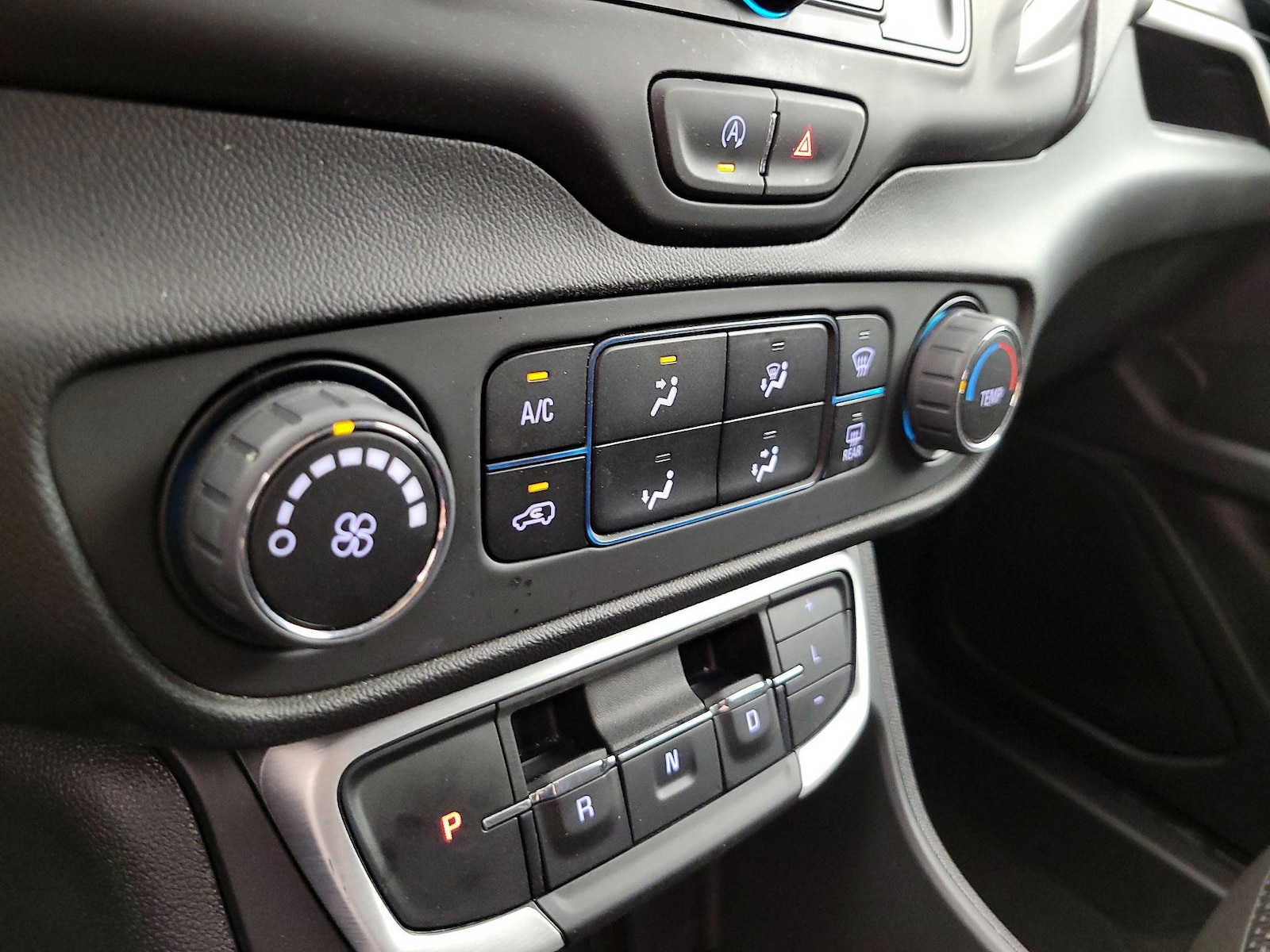 2024 GMC Terrain SLE - Photo 17