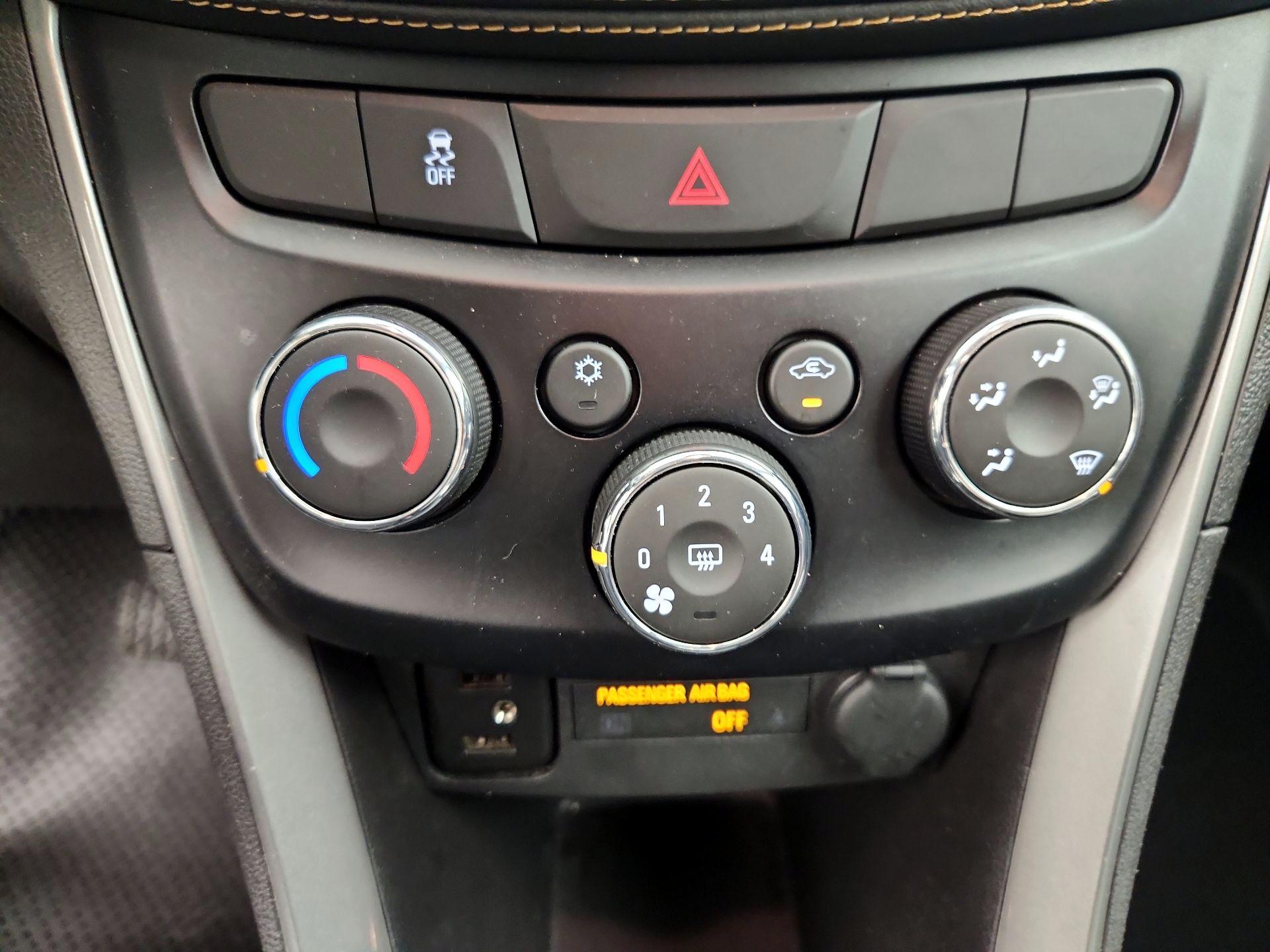 Thumbnail: 2019 Chevrolet Trax - 16