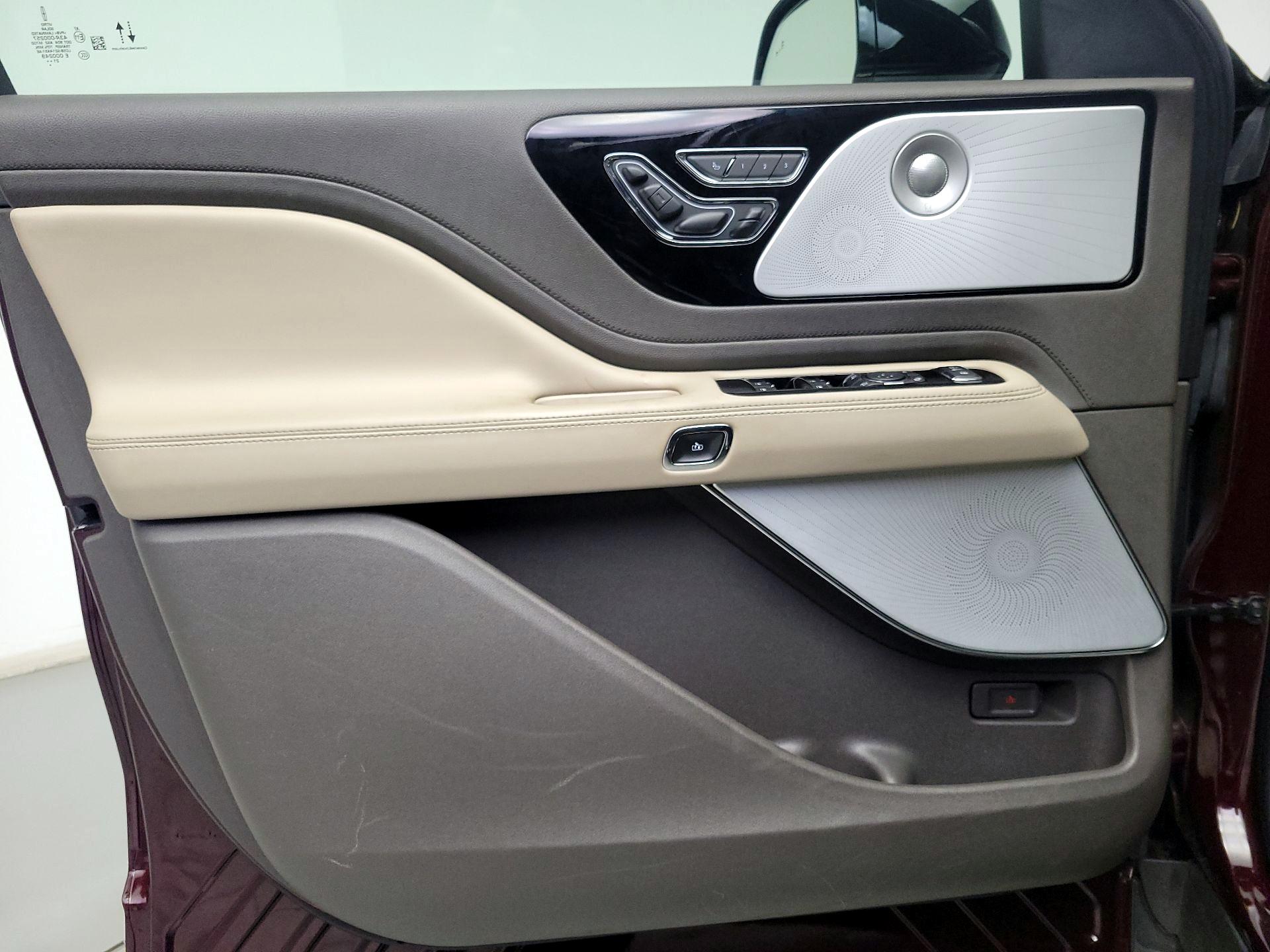 Thumbnail: 2022 Lincoln Aviator - 12