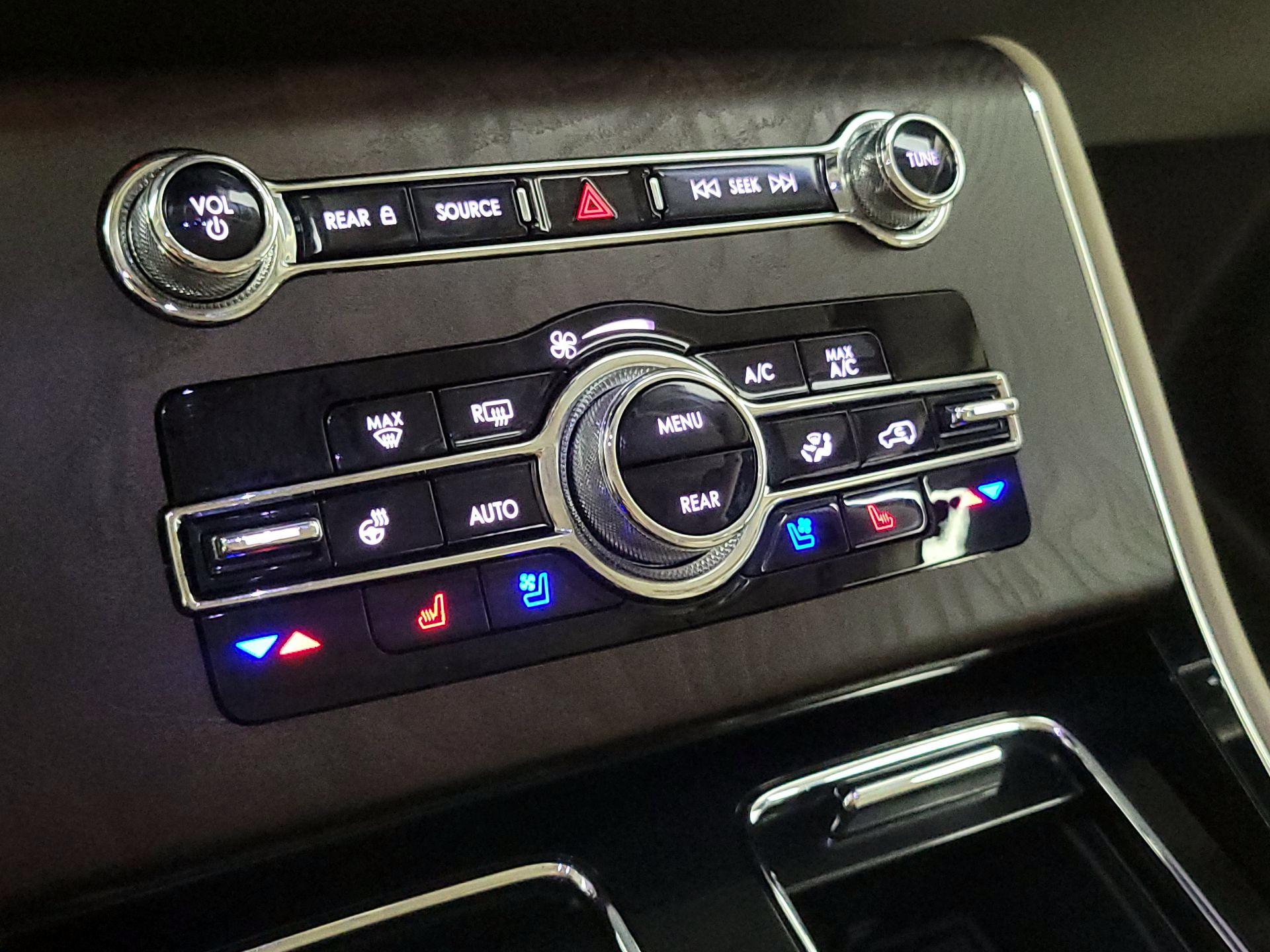 Thumbnail: 2022 Lincoln Aviator - 17