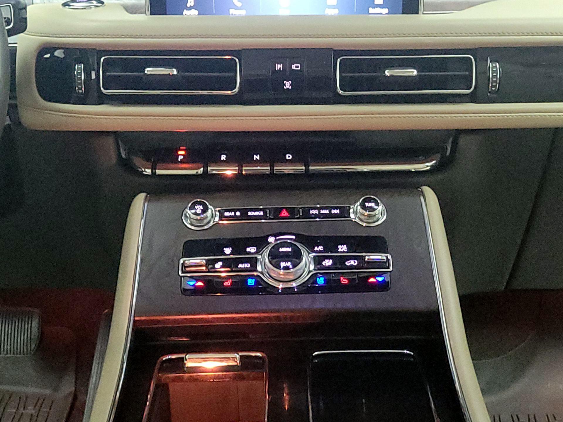 Thumbnail: 2022 Lincoln Aviator - 18