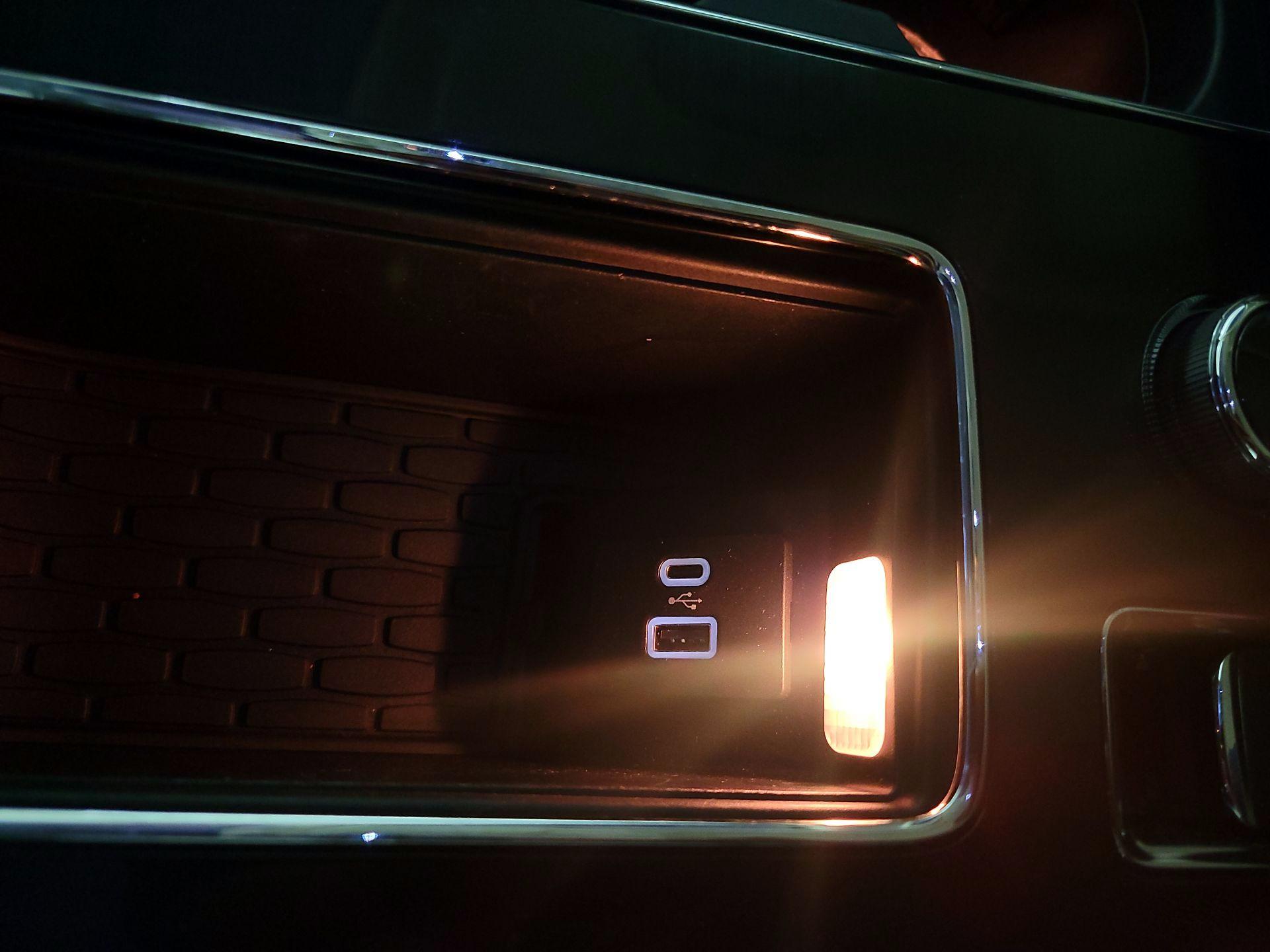 Thumbnail: 2022 Lincoln Aviator - 19