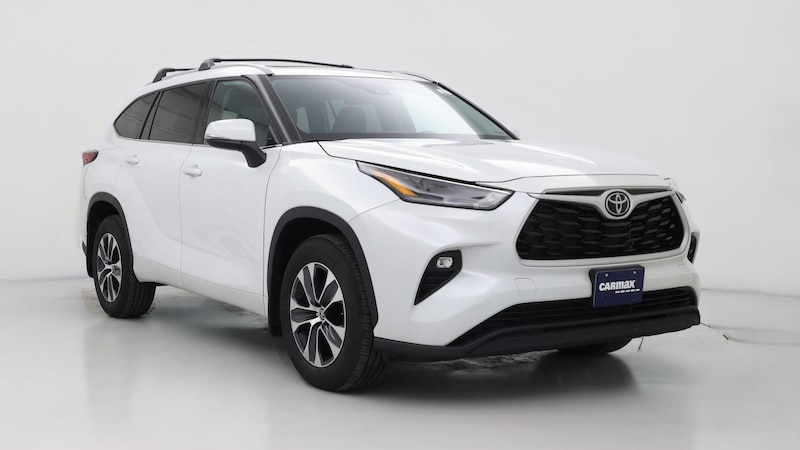 2022 Toyota Highlander XLE Hero Image