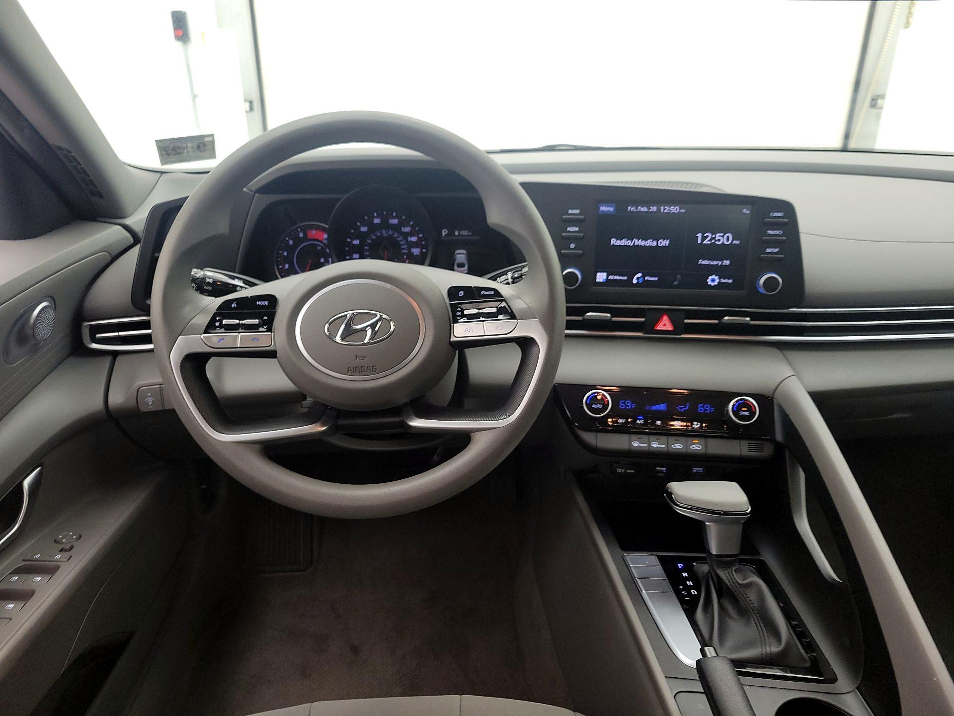 Thumbnail: 2023 Hyundai Elantra - 10