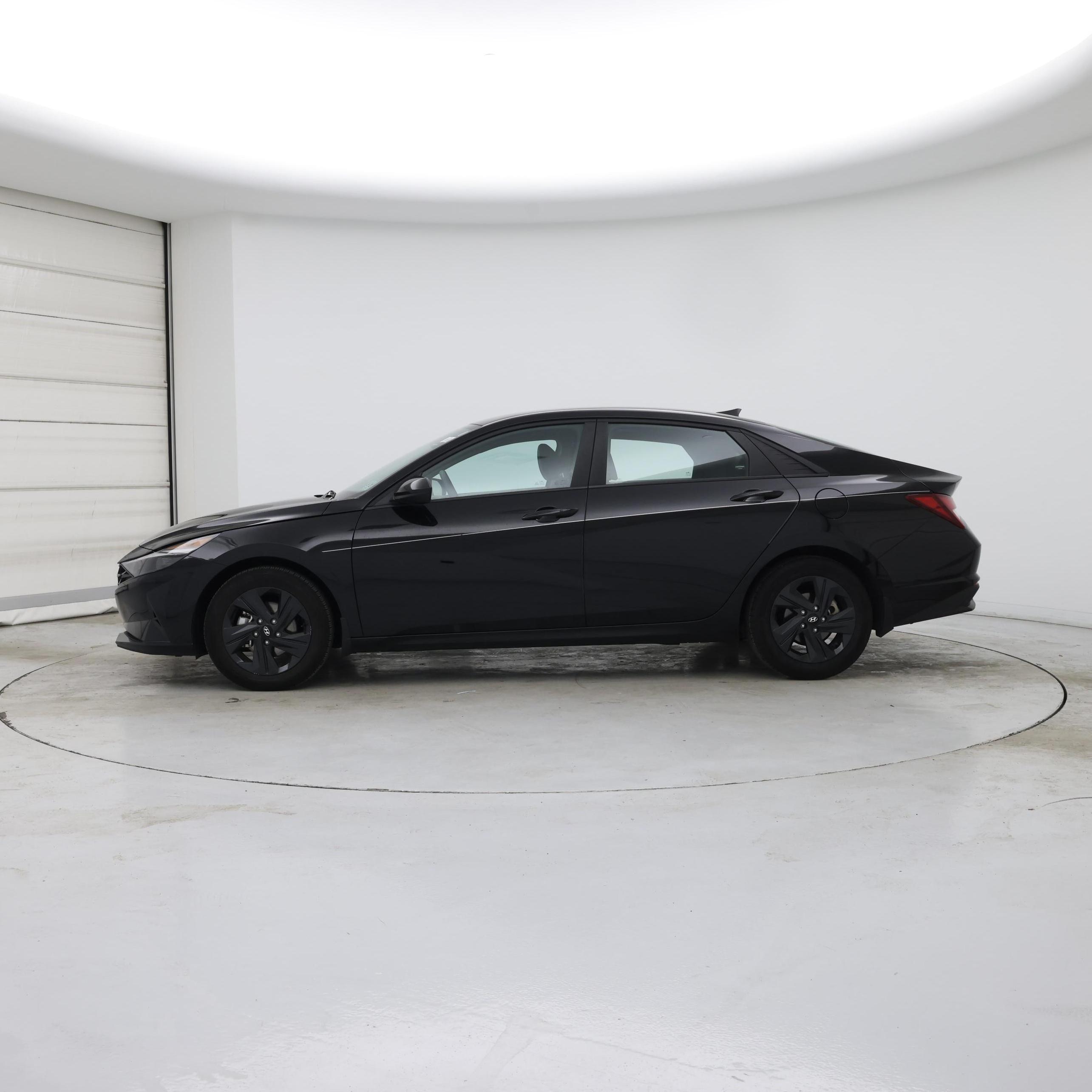Thumbnail: 2023 Hyundai Elantra - 3