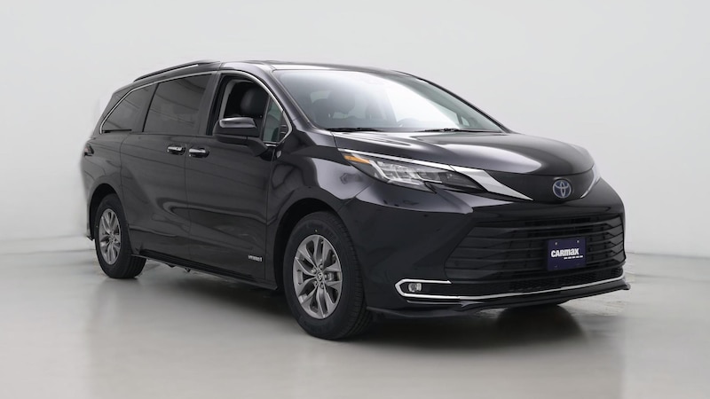 2021 Toyota Sienna XLE Hero Image
