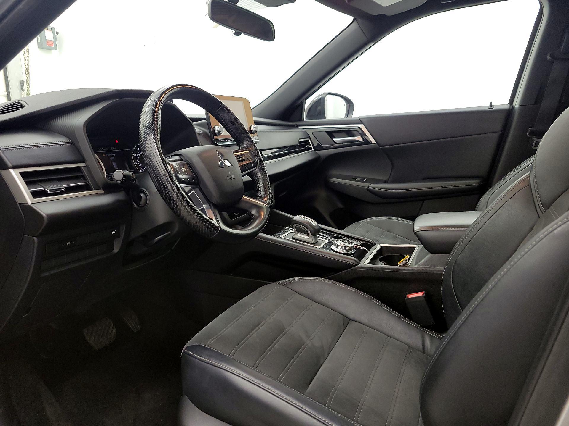 Thumbnail: 2022 Mitsubishi Outlander - 11