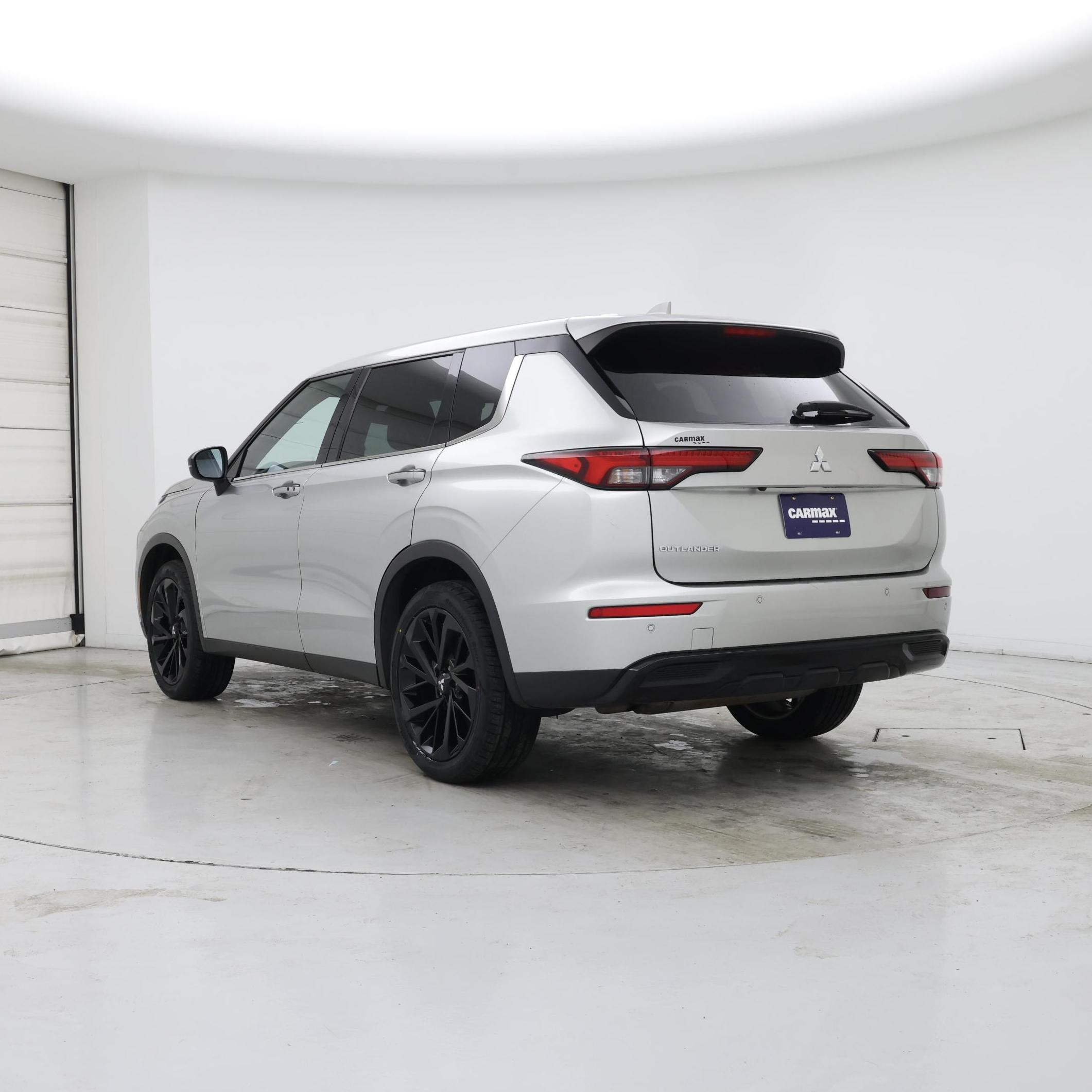 Thumbnail: 2022 Mitsubishi Outlander - 2