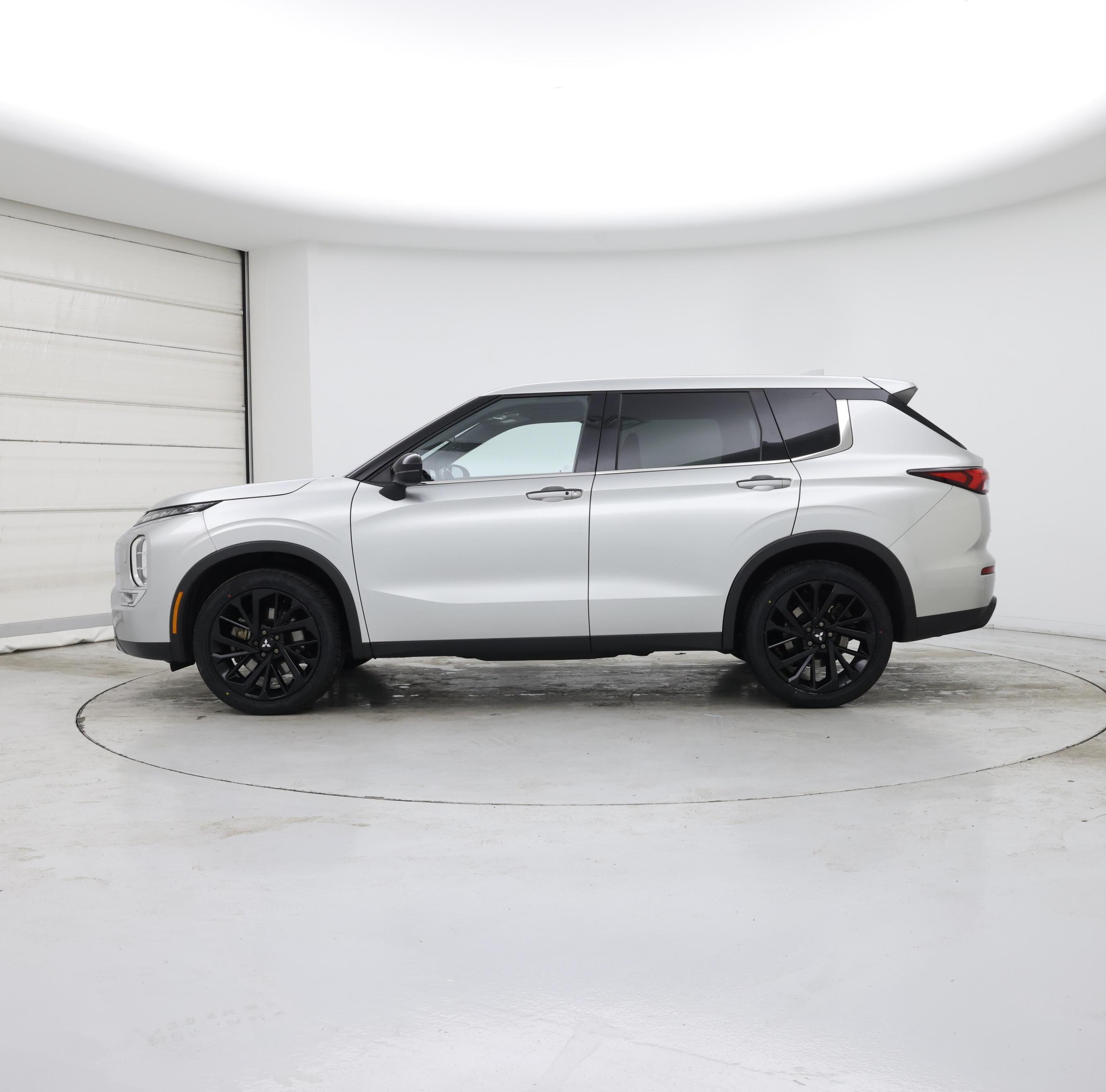 Thumbnail: 2022 Mitsubishi Outlander - 3