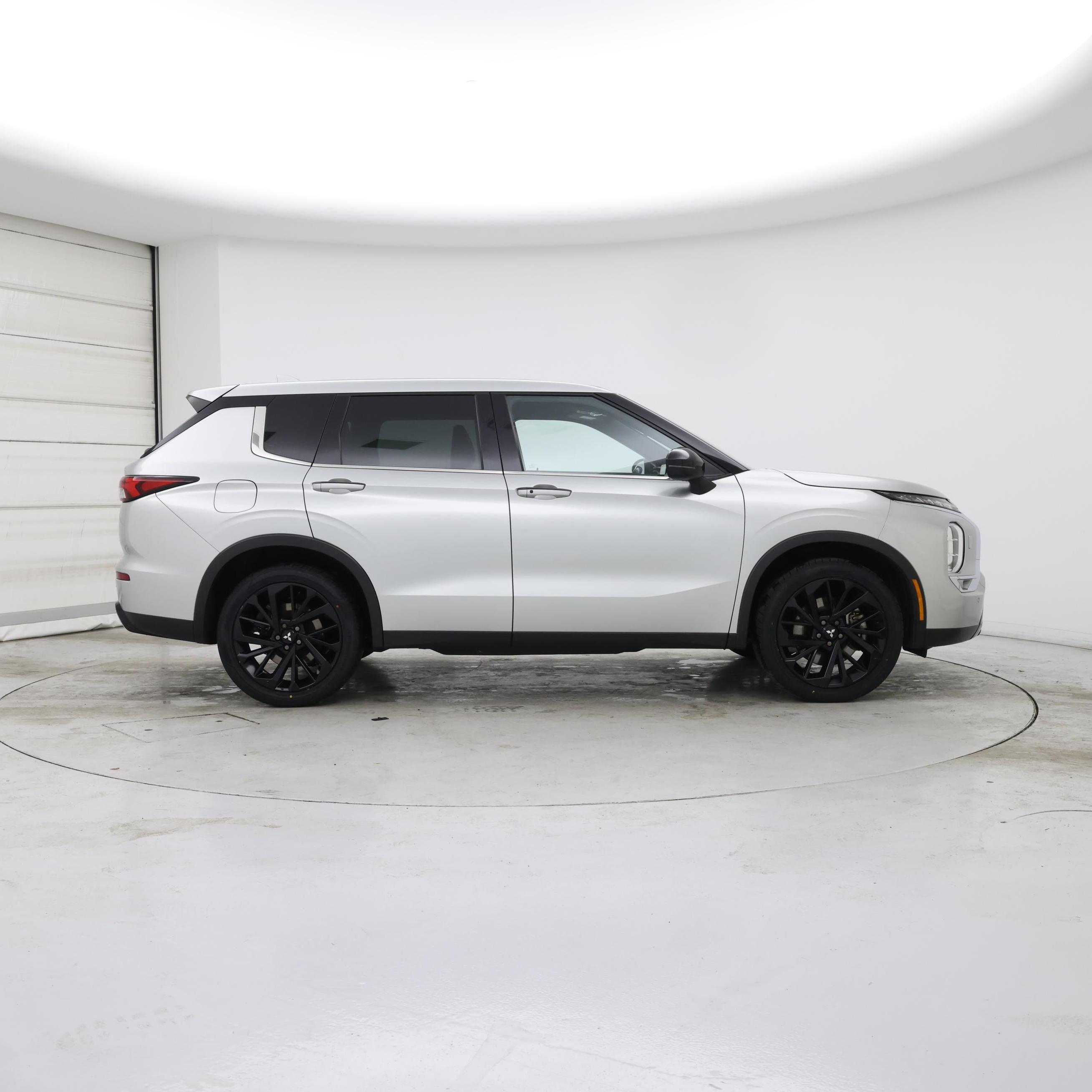 Thumbnail: 2022 Mitsubishi Outlander - 7