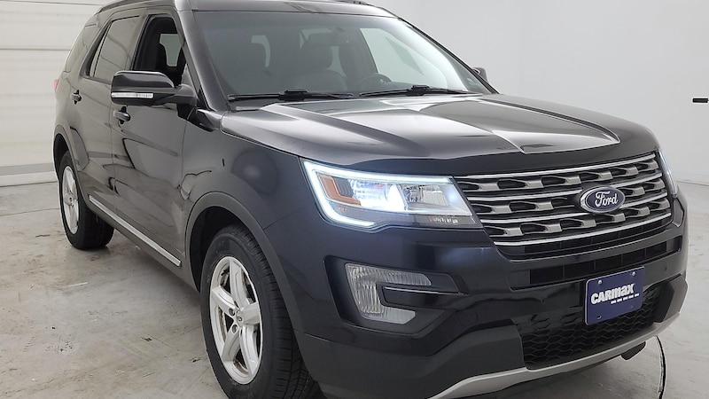 2017 Ford Explorer XLT Hero Image