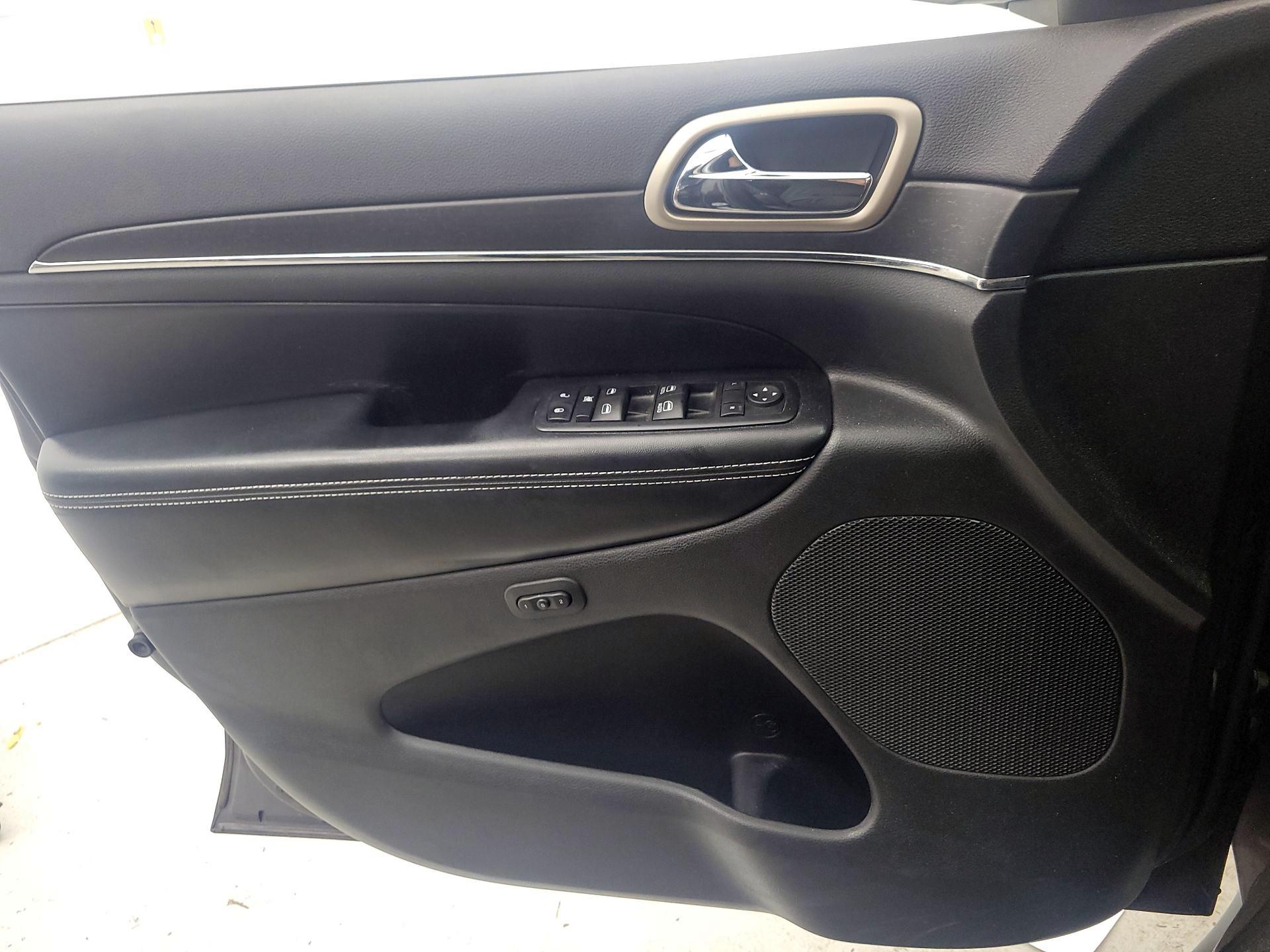 Thumbnail: 2015 Jeep Grand Cherokee - 12
