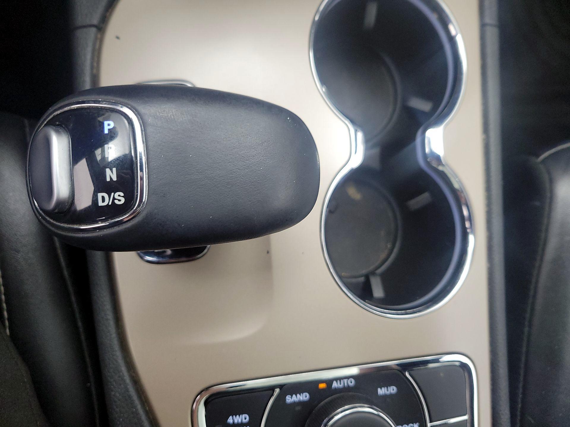Thumbnail: 2015 Jeep Grand Cherokee - 18