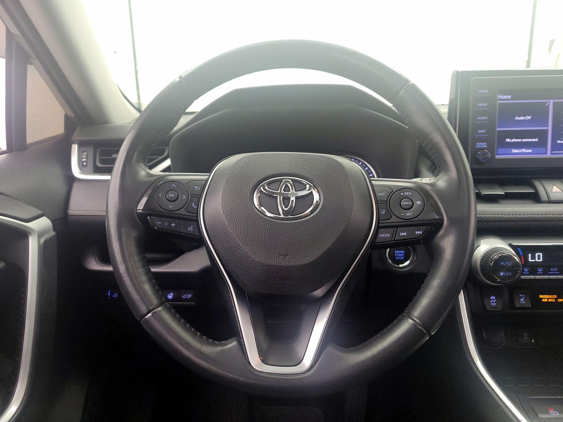 Thumbnail: 2019 Toyota RAV4 - 10