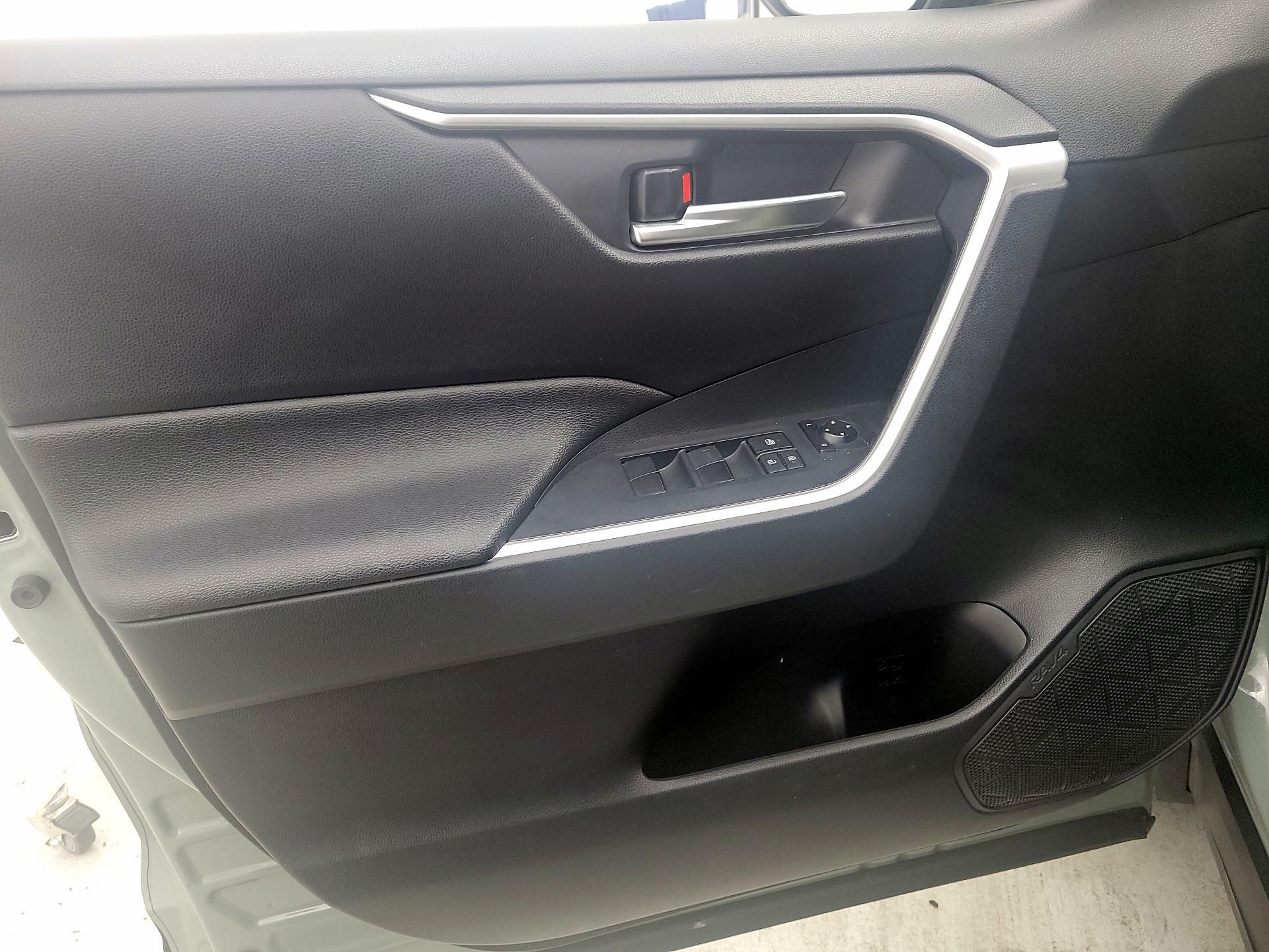 Thumbnail: 2019 Toyota RAV4 - 12