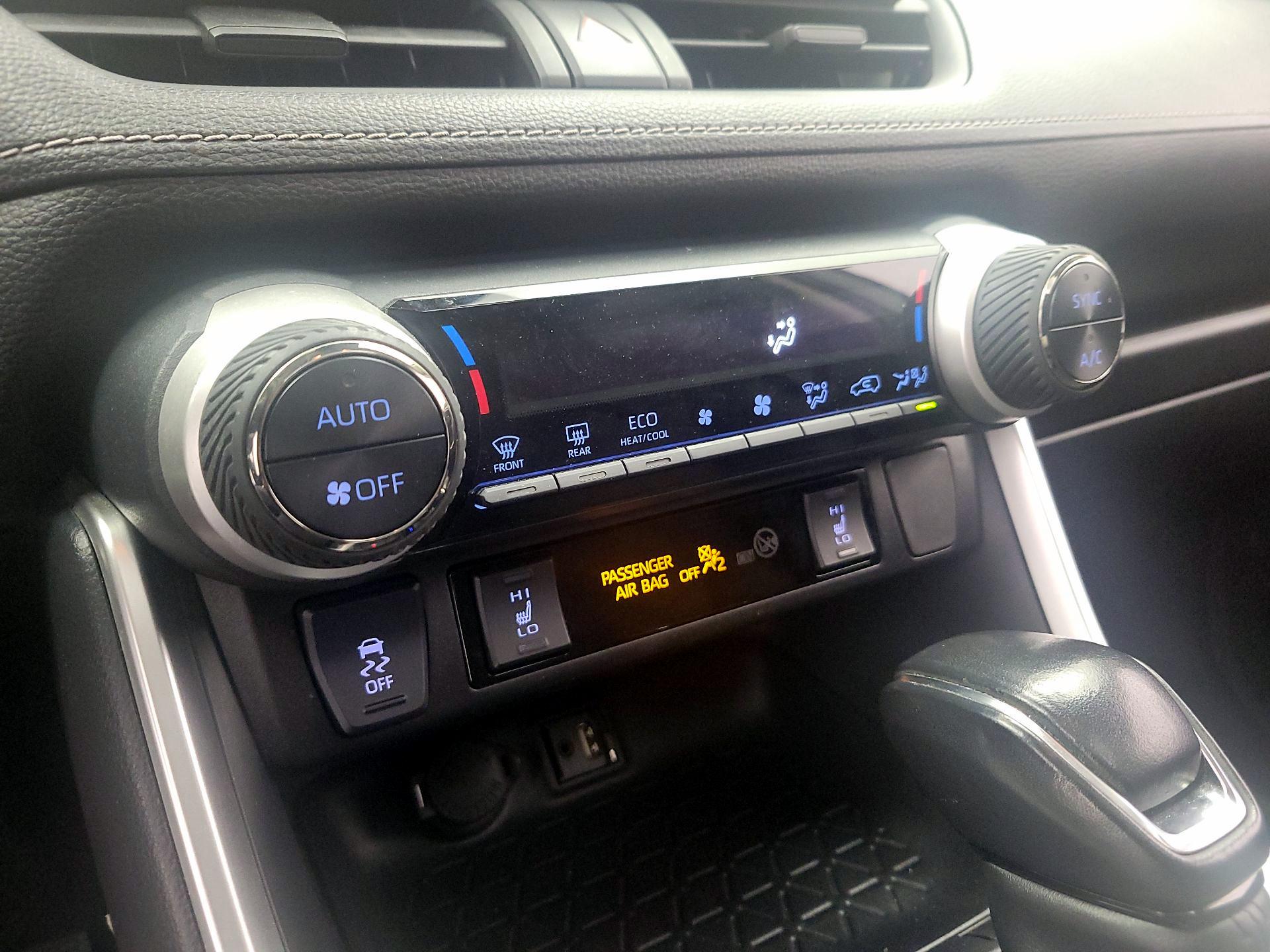 Thumbnail: 2019 Toyota RAV4 - 16