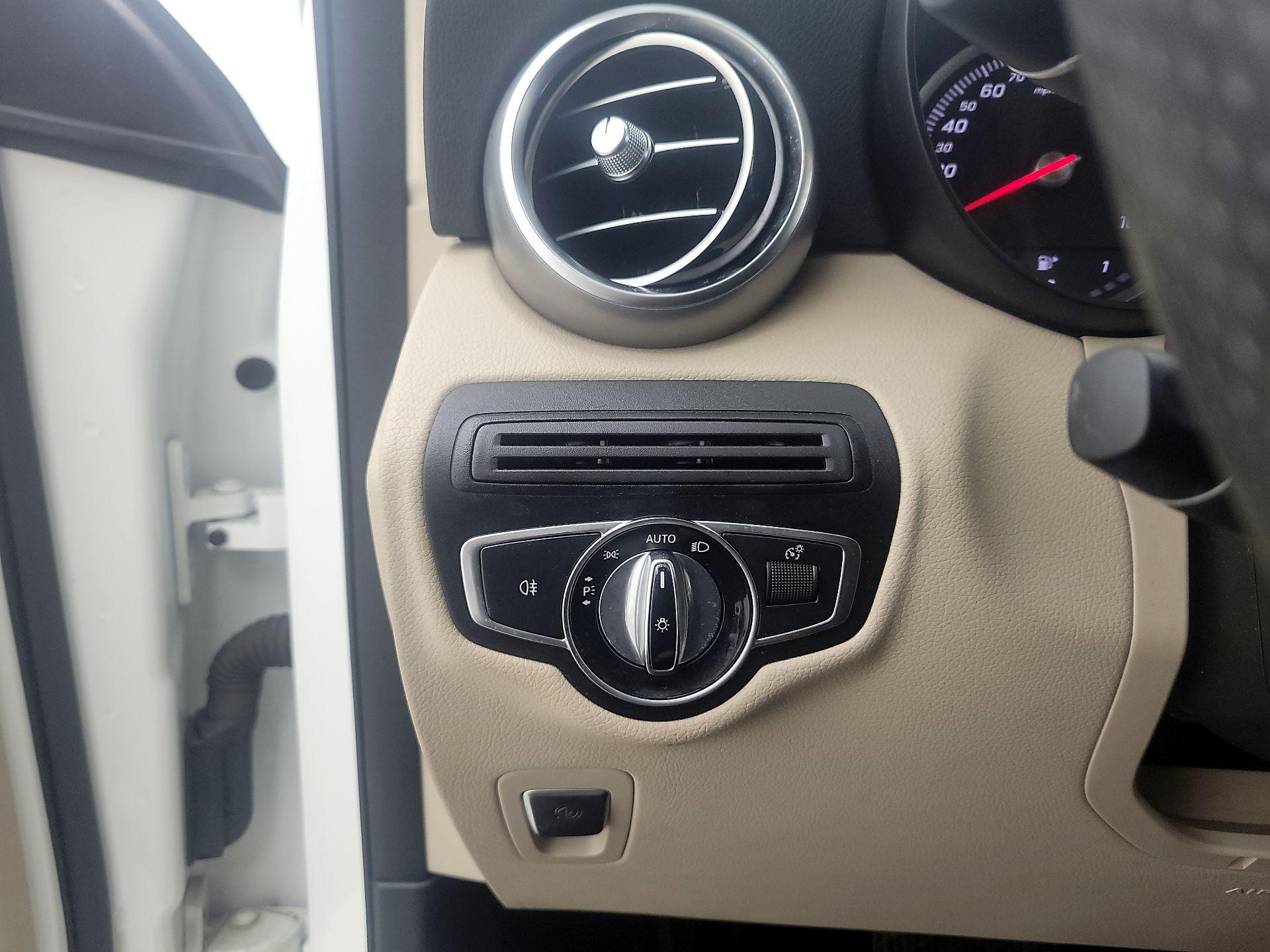 Thumbnail: 2016 Mercedes-Benz GLC - 13