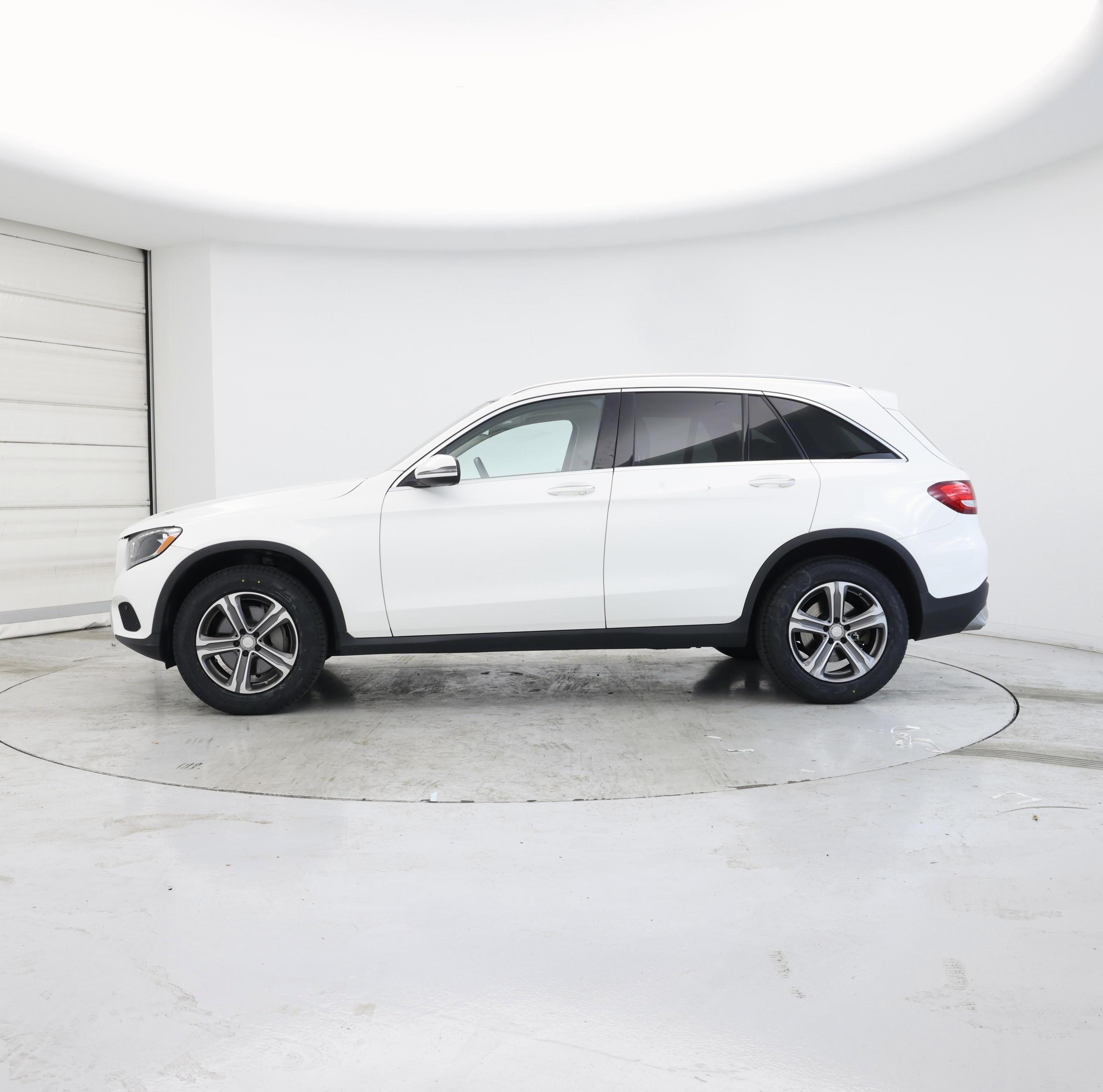 Thumbnail: 2016 Mercedes-Benz GLC - 3