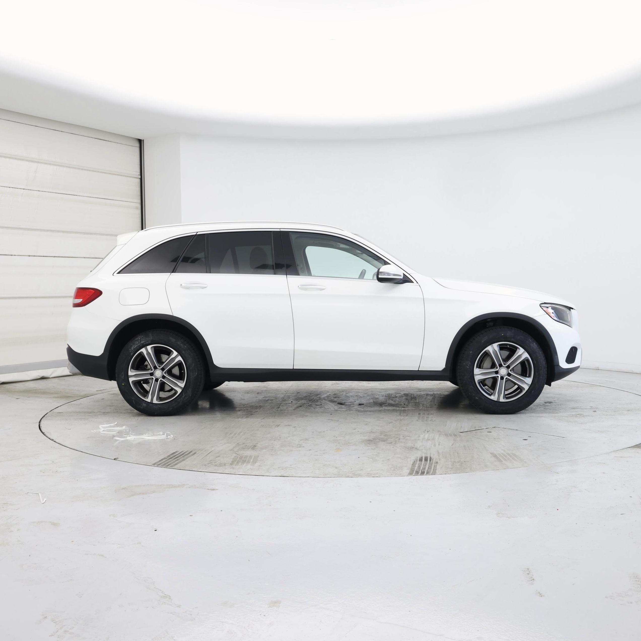 Thumbnail: 2016 Mercedes-Benz GLC - 7