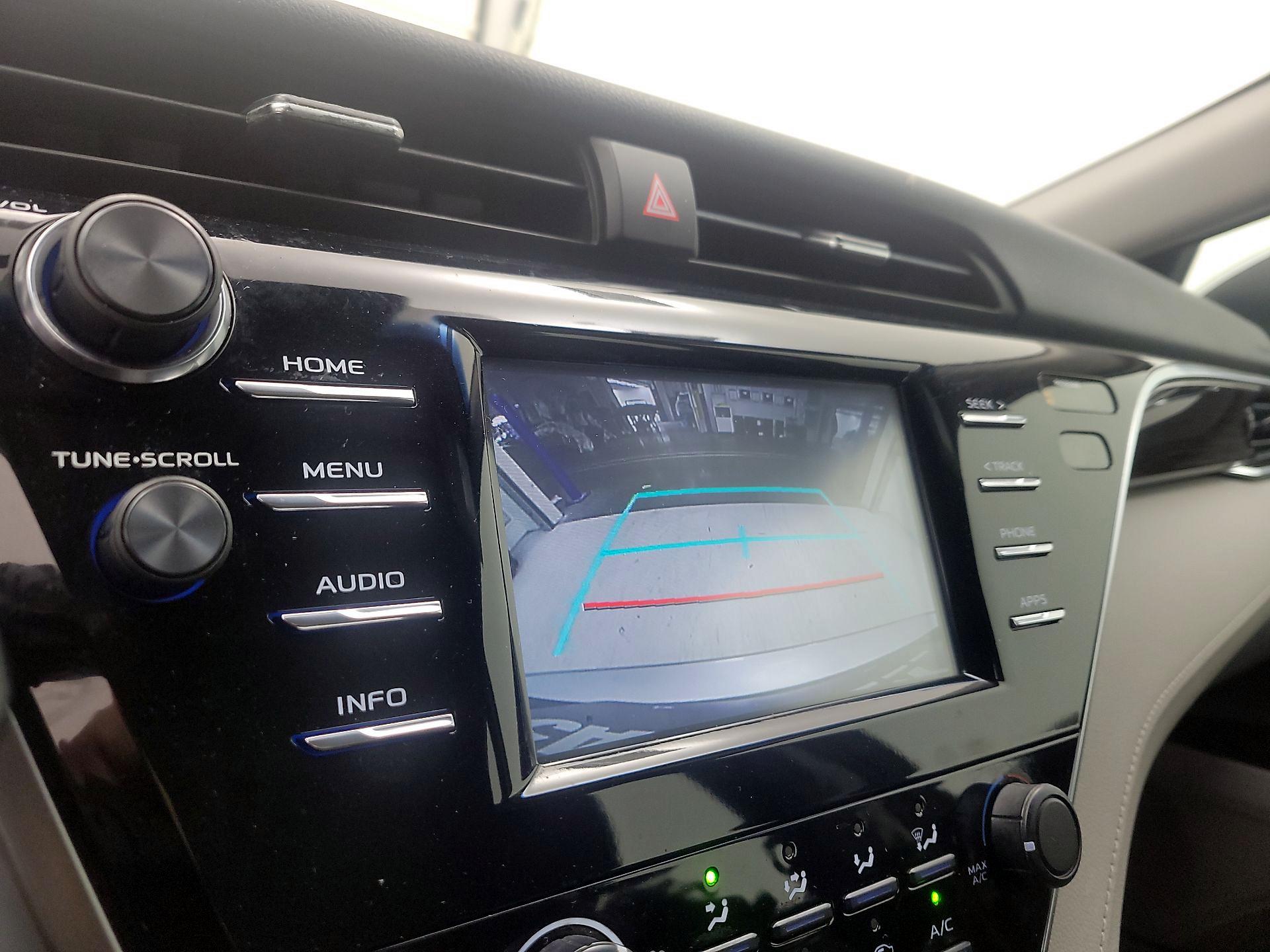 Thumbnail: 2018 Toyota Camry - 14