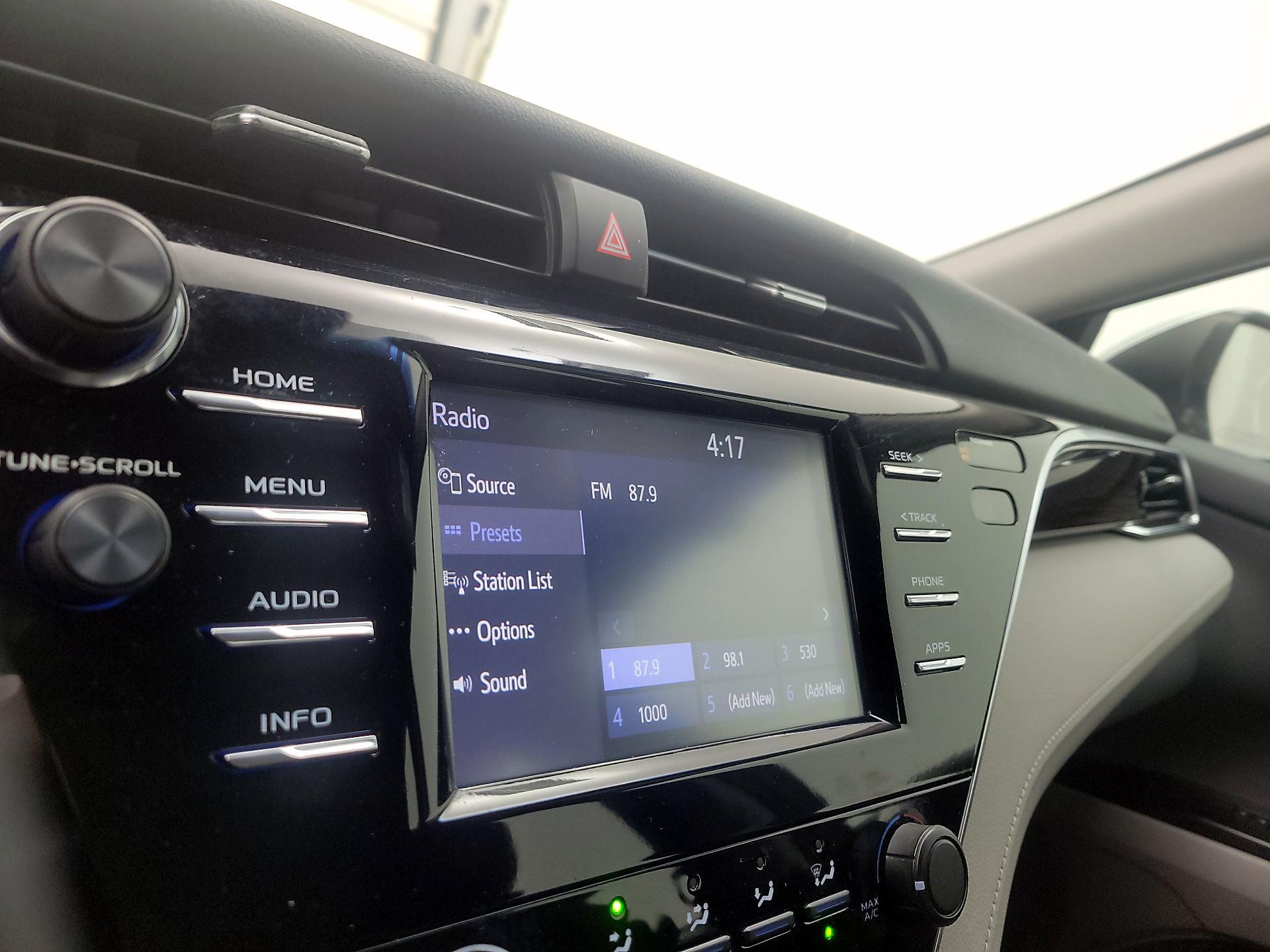 Thumbnail: 2018 Toyota Camry - 15