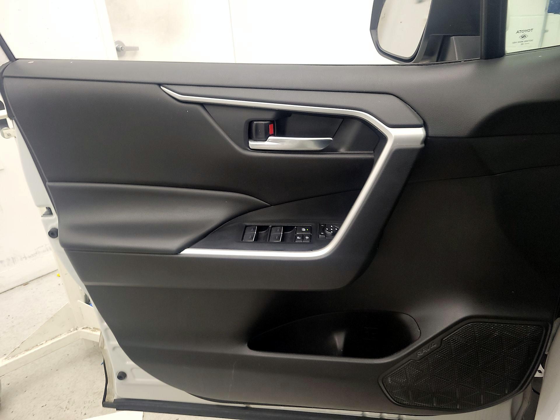 Thumbnail: 2022 Toyota RAV4 - 12