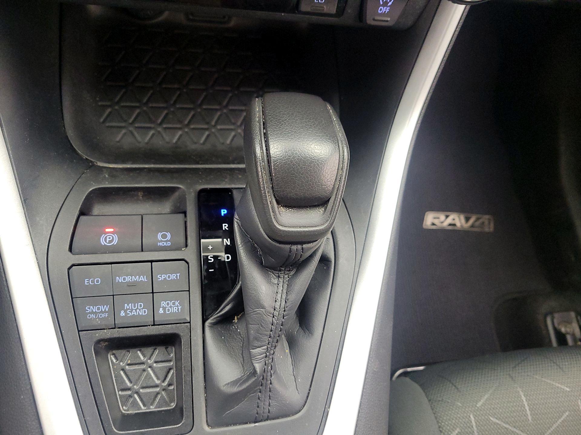 Thumbnail: 2022 Toyota RAV4 - 17