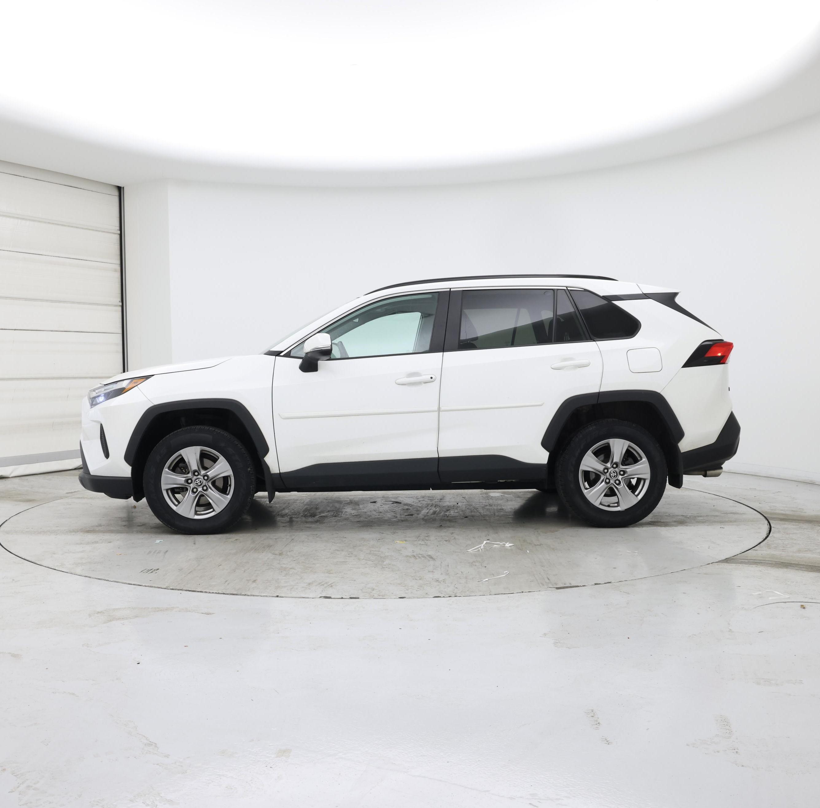 Thumbnail: 2022 Toyota RAV4 - 3
