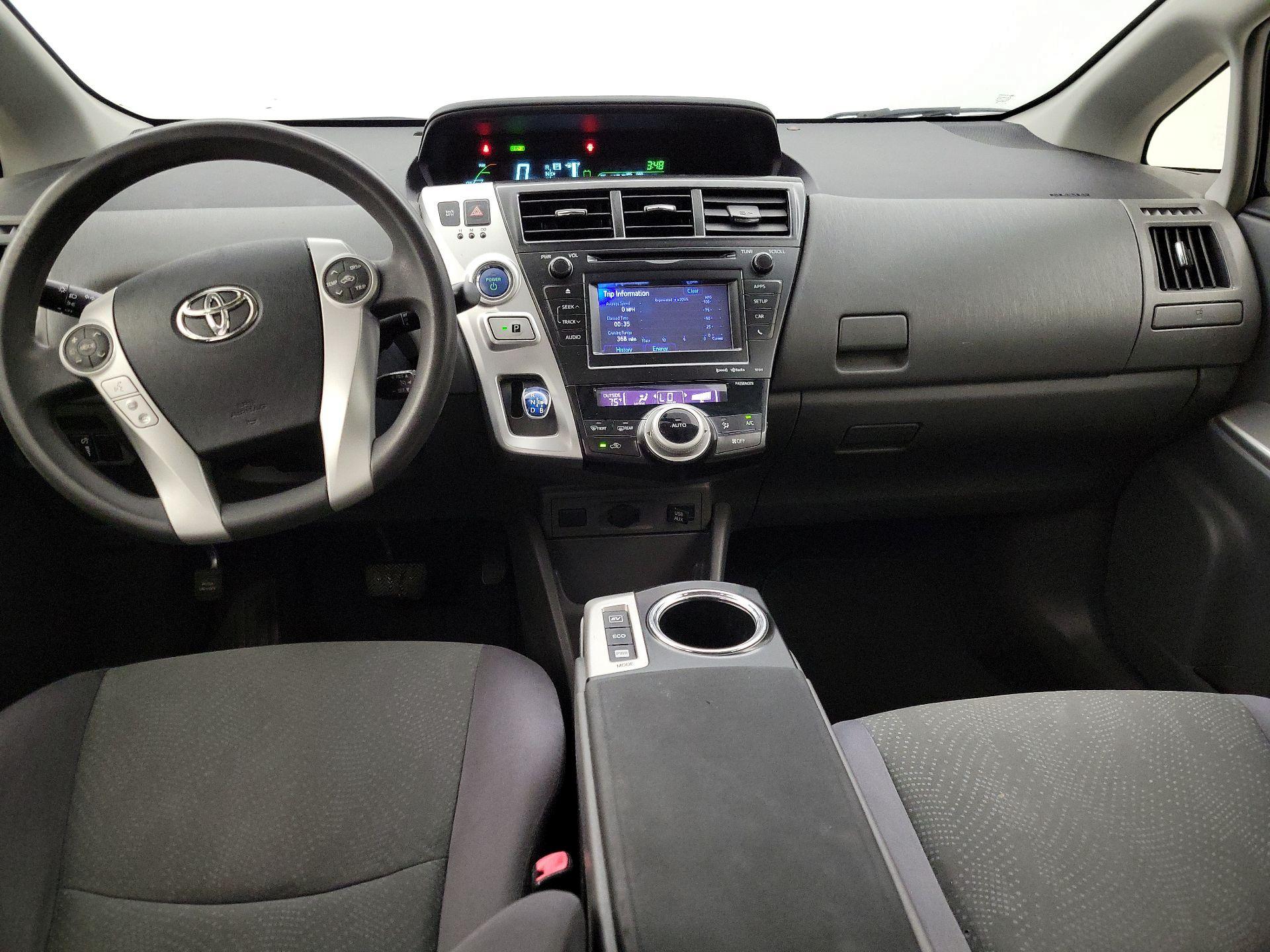 Thumbnail: 2013 Toyota Prius v - 9