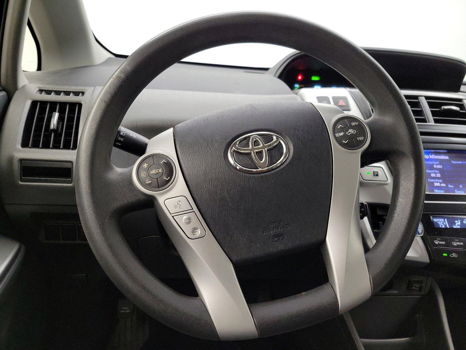 Thumbnail: 2013 Toyota Prius v - 10