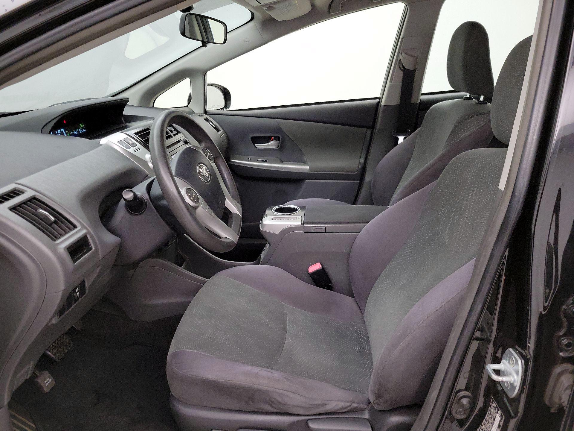 Thumbnail: 2013 Toyota Prius v - 11