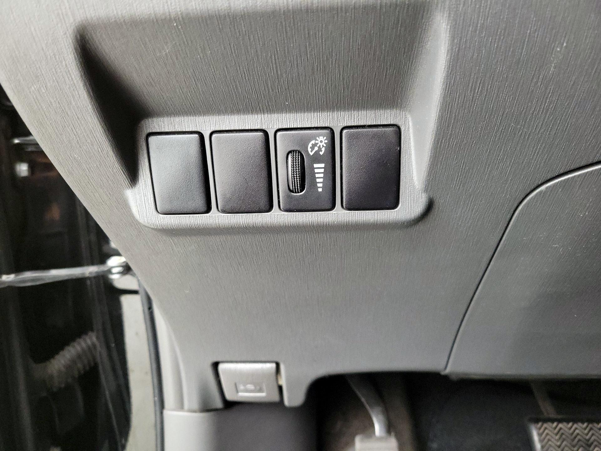 Thumbnail: 2013 Toyota Prius v - 13