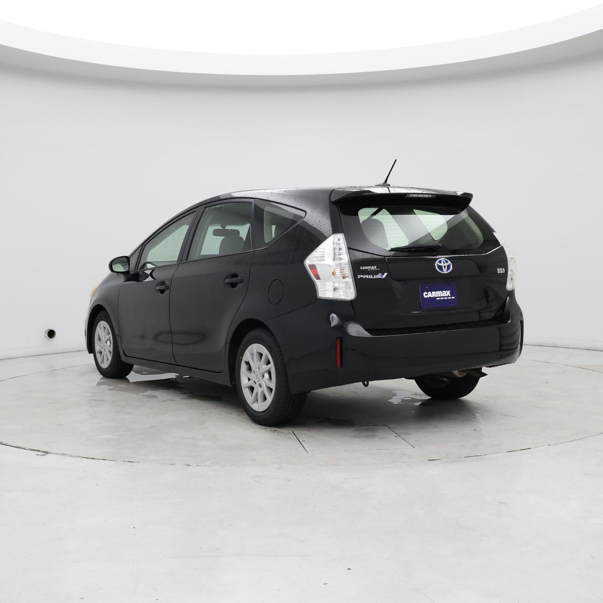 Thumbnail: 2013 Toyota Prius v - 2