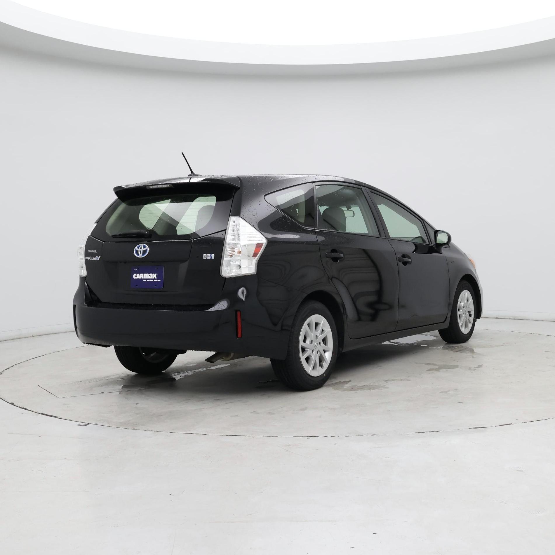 Thumbnail: 2013 Toyota Prius v - 8