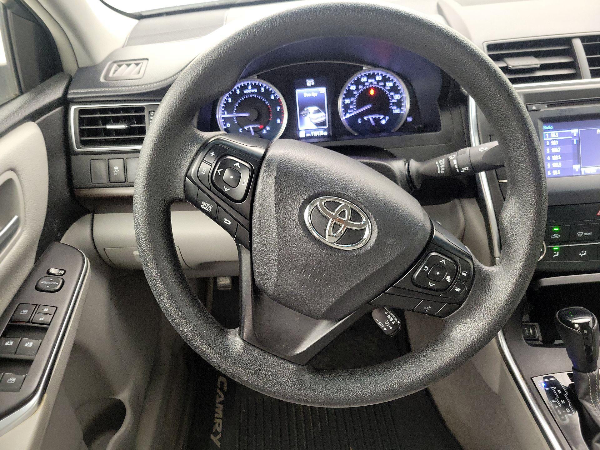 Thumbnail: 2016 Toyota Camry - 10