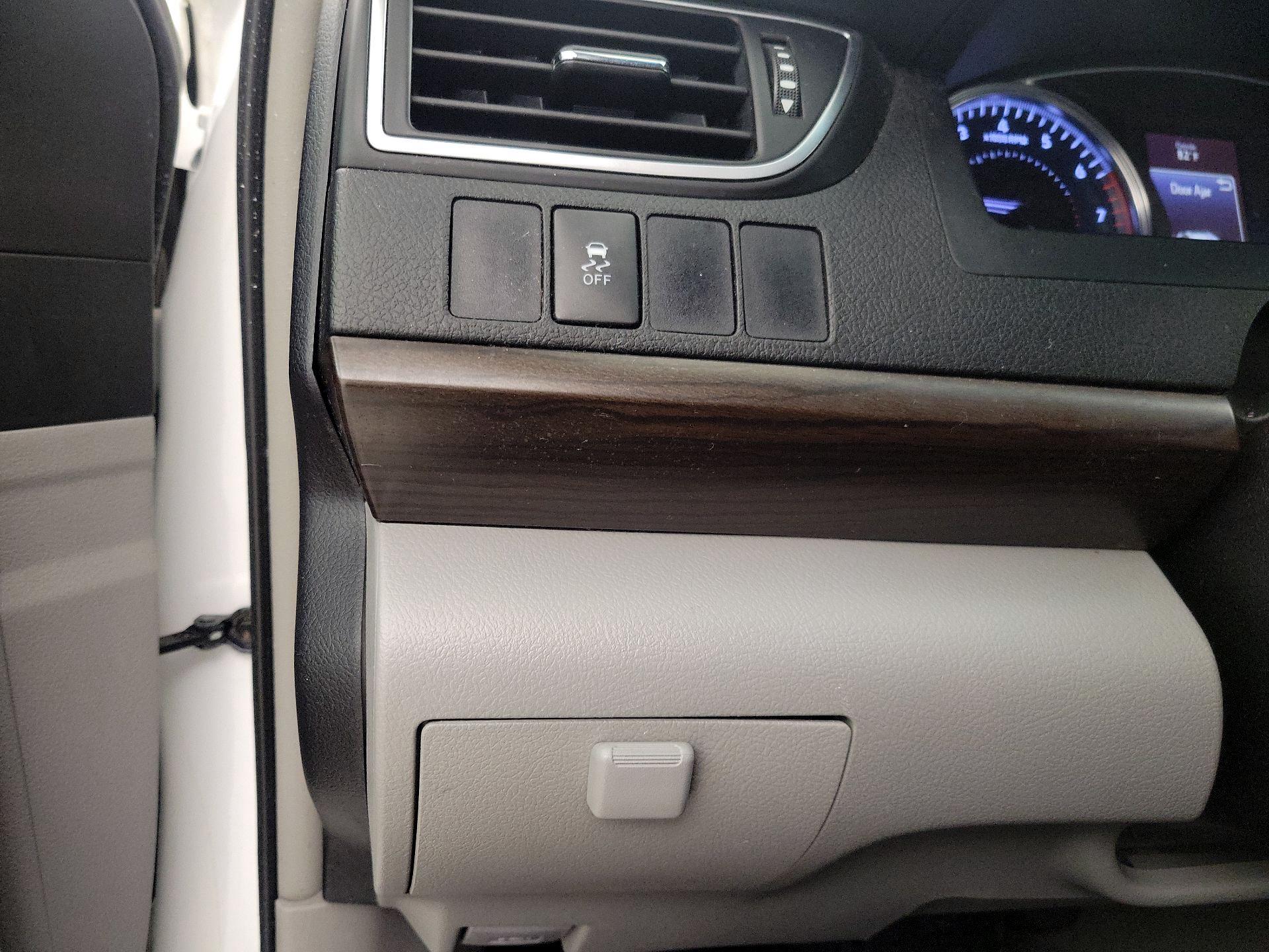 Thumbnail: 2016 Toyota Camry - 13