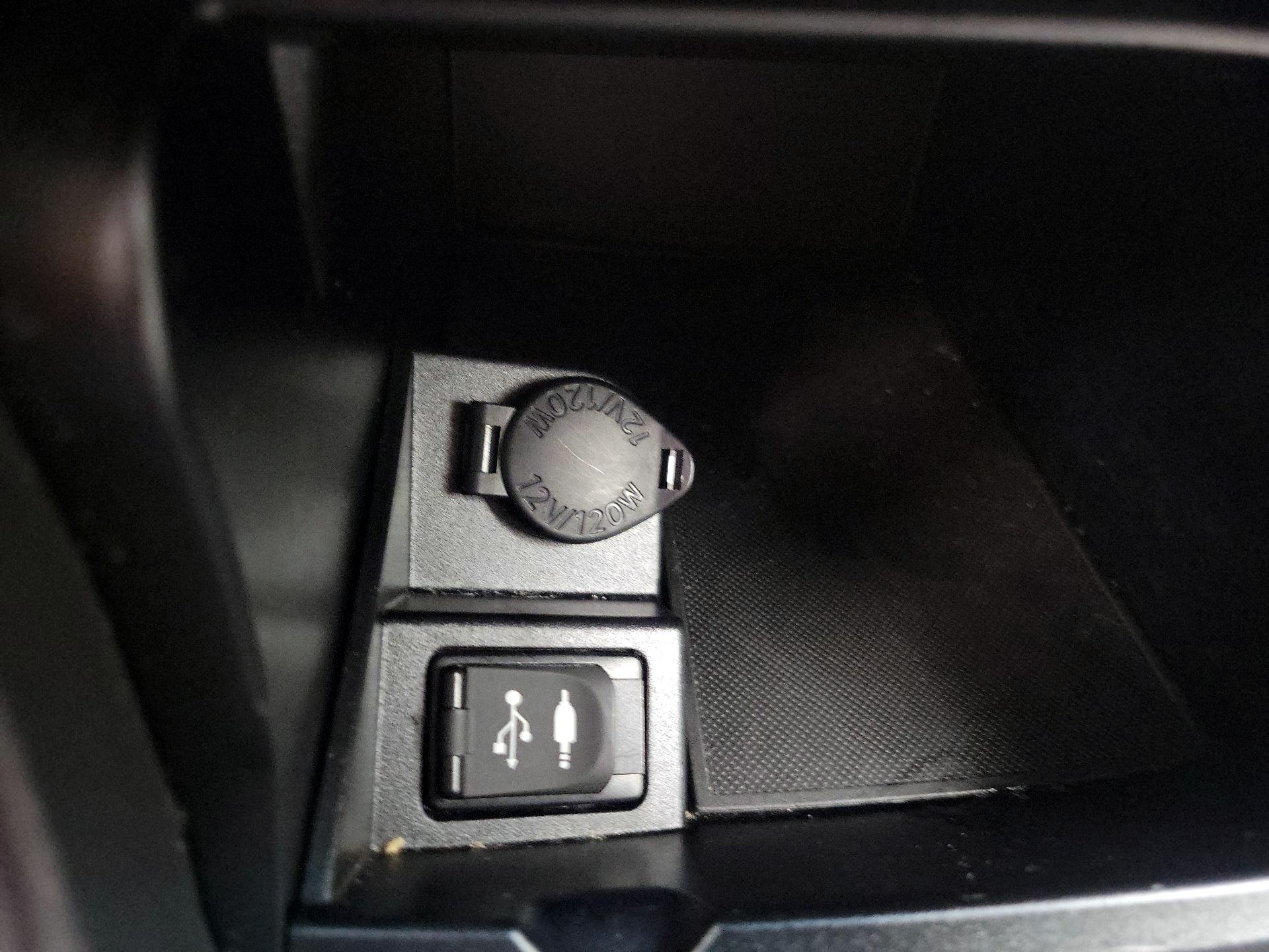 Thumbnail: 2016 Toyota Camry - 18