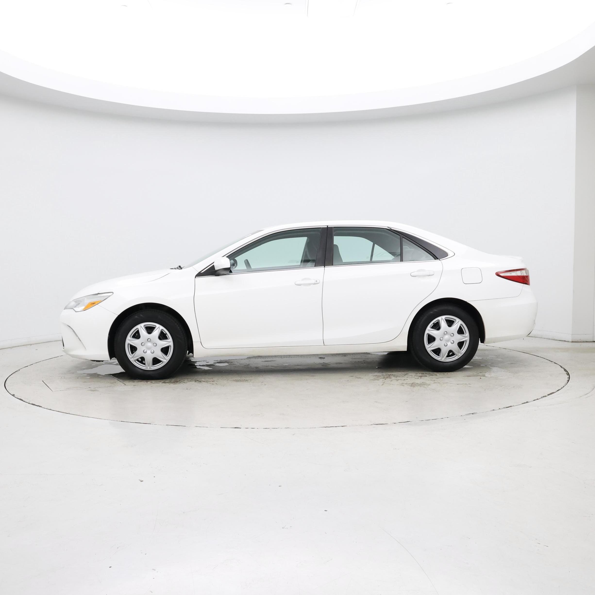 Thumbnail: 2016 Toyota Camry - 3